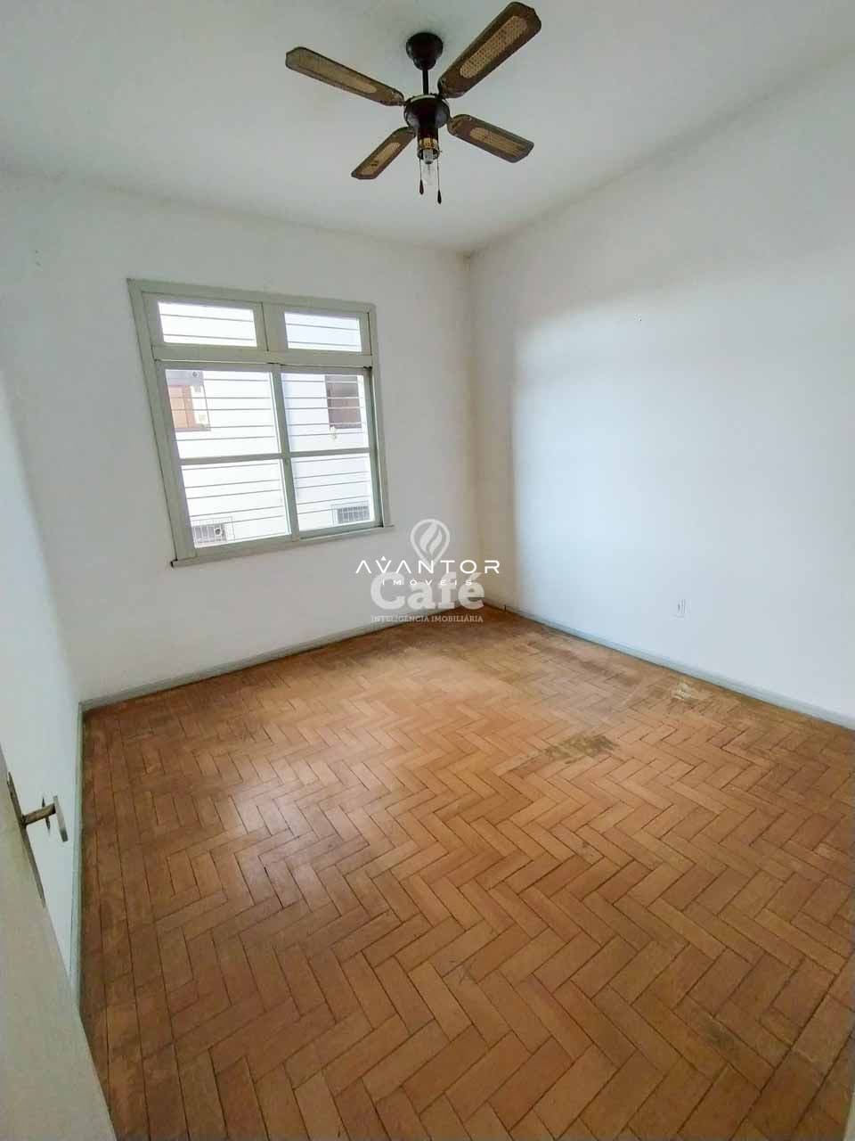 Amplo apartamento de 3 dormitórios com vaga de garagem e sacada — Apartamento com 3 quartos à venda em Centro, Santa Maria/RS