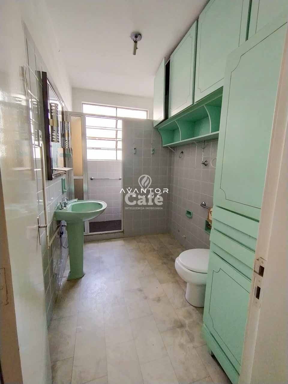 Amplo apartamento de 3 dormitórios com vaga de garagem e sacada — Apartamento com 3 quartos à venda em Centro, Santa Maria/RS