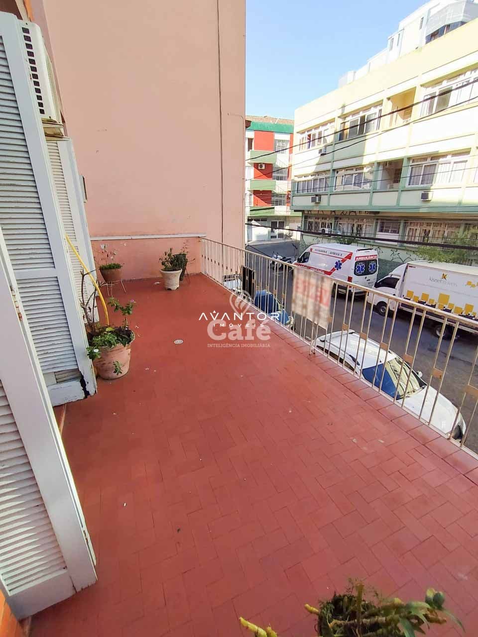 Amplo apartamento de 3 dormitórios com vaga de garagem e sacada — Apartamento com 3 quartos à venda em Centro, Santa Maria/RS