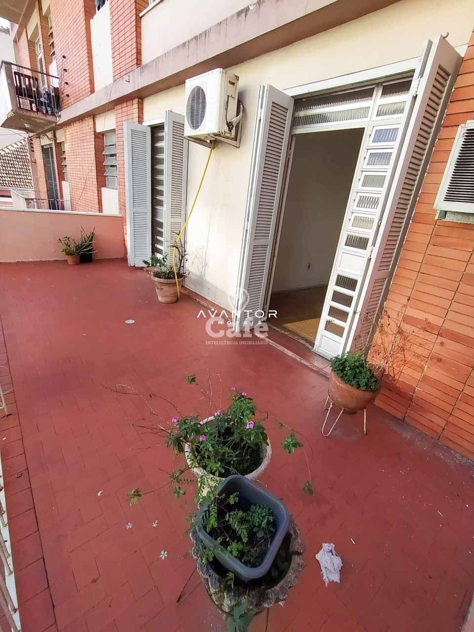 Amplo apartamento de 3 dormitórios com vaga de garagem e sacada — Apartamento com 3 quartos à venda em Centro, Santa Maria/RS