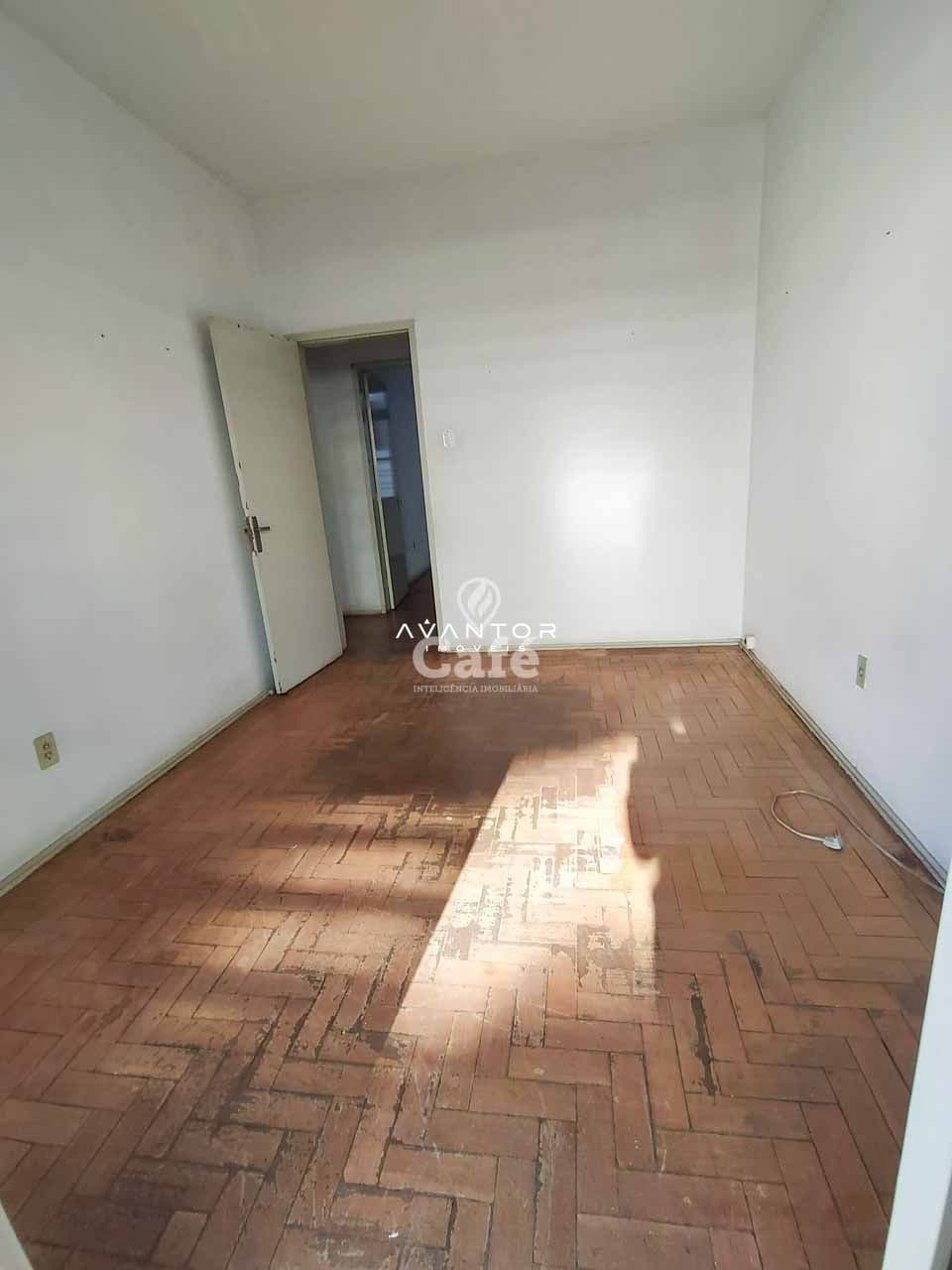 Amplo apartamento de 3 dormitórios com vaga de garagem e sacada — Apartamento com 3 quartos à venda em Centro, Santa Maria/RS