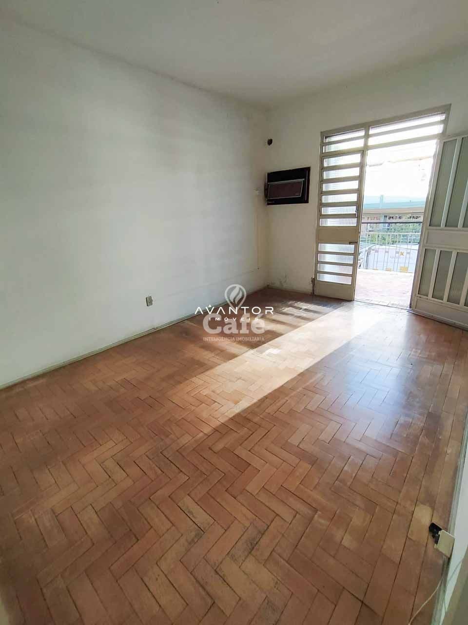 Amplo apartamento de 3 dormitórios com vaga de garagem e sacada — Apartamento com 3 quartos à venda em Centro, Santa Maria/RS