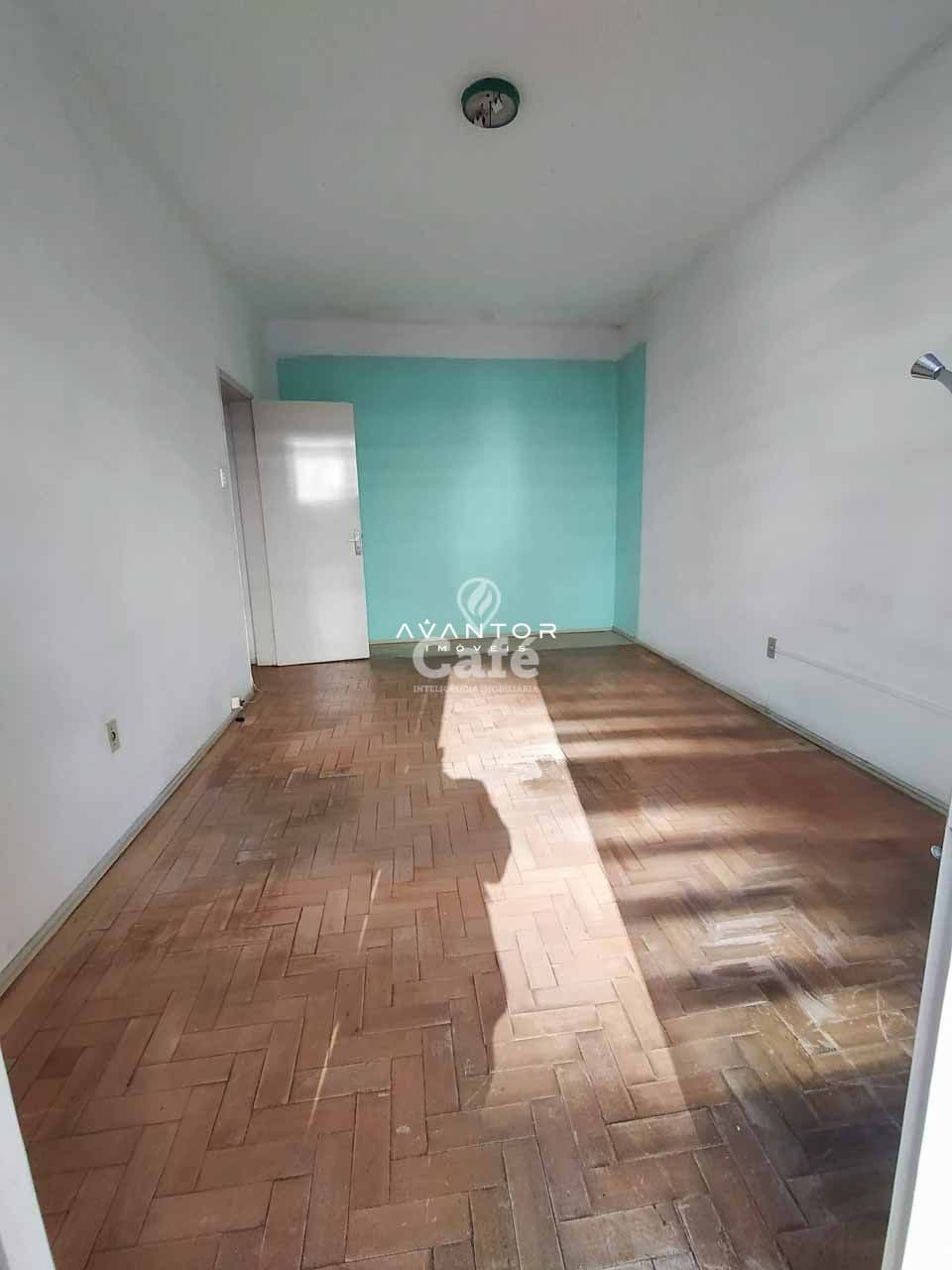Amplo apartamento de 3 dormitórios com vaga de garagem e sacada — Apartamento com 3 quartos à venda em Centro, Santa Maria/RS