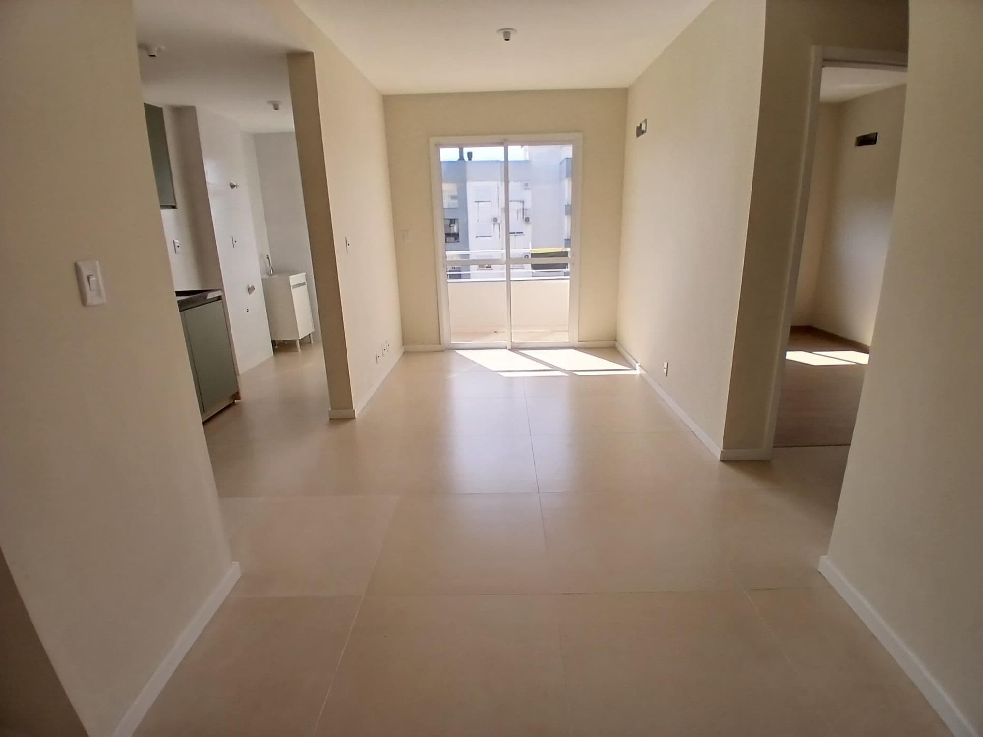 Apartamento em Camobi de 2 dormitórios, suíte, sala de estar, banheiro social, cozinha, ár — Apartamento com 2 quartos para alugar em São José, Santa Maria/RS