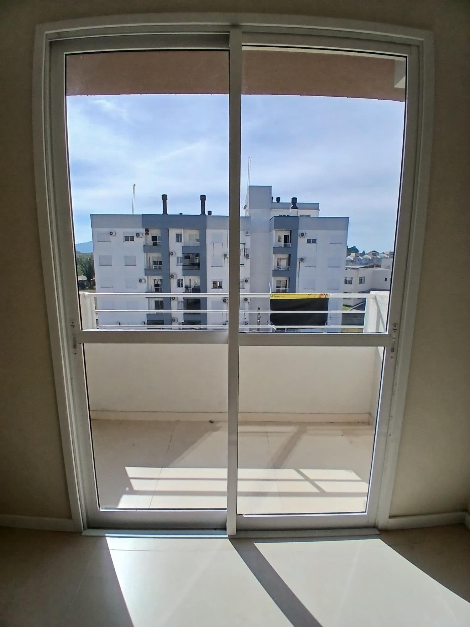 Apartamento em Camobi de 2 dormitórios, suíte, sala de estar, banheiro social, cozinha, ár — Apartamento com 2 quartos para alugar em São José, Santa Maria/RS