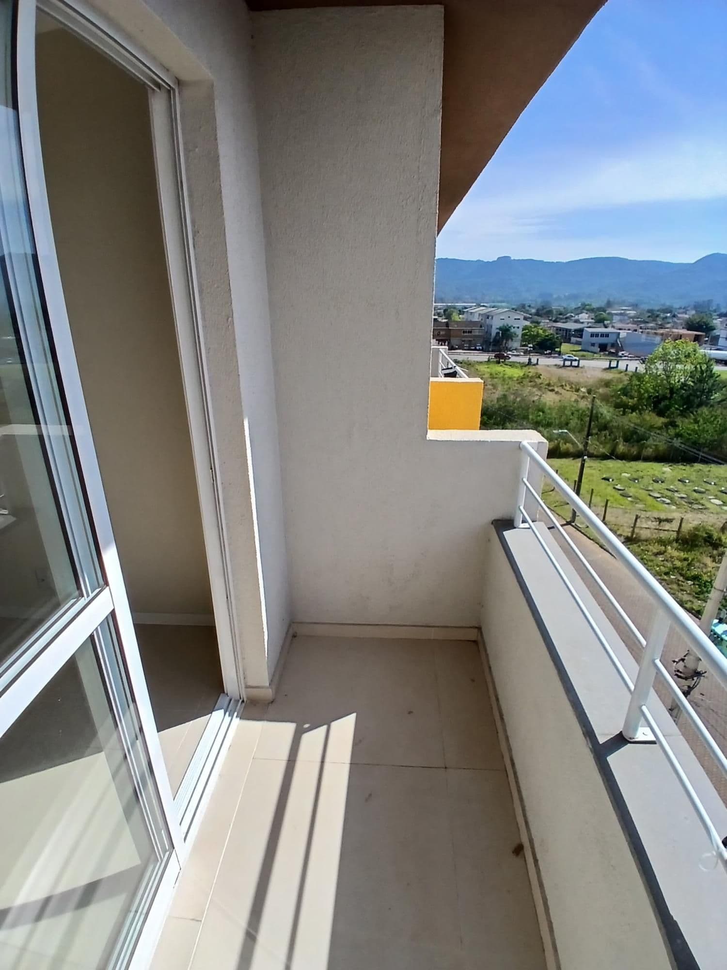 Apartamento em Camobi de 2 dormitórios, suíte, sala de estar, banheiro social, cozinha, ár — Apartamento com 2 quartos para alugar em São José, Santa Maria/RS