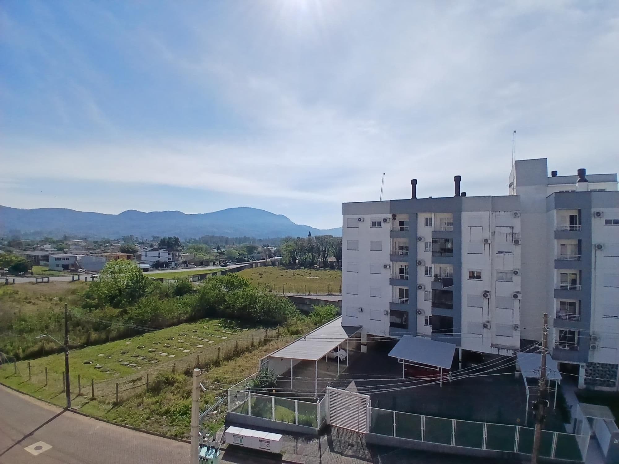 Apartamento em Camobi de 2 dormitórios, suíte, sala de estar, banheiro social, cozinha, ár — Apartamento com 2 quartos para alugar em São José, Santa Maria/RS