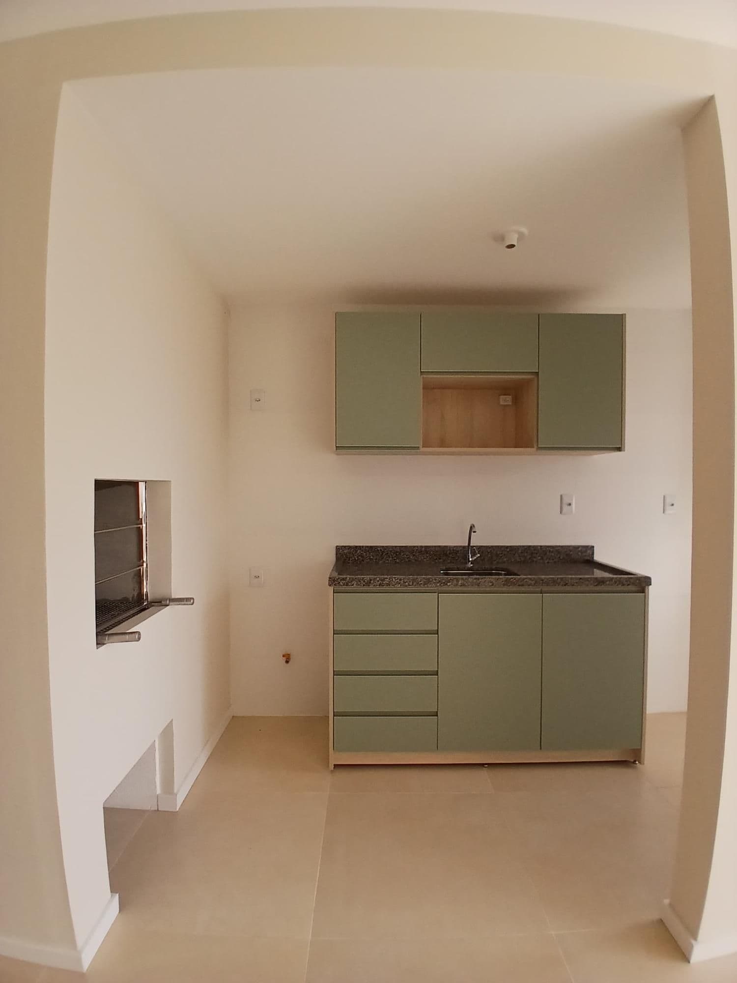 Apartamento em Camobi de 2 dormitórios, suíte, sala de estar, banheiro social, cozinha, ár — Apartamento com 2 quartos para alugar em São José, Santa Maria/RS