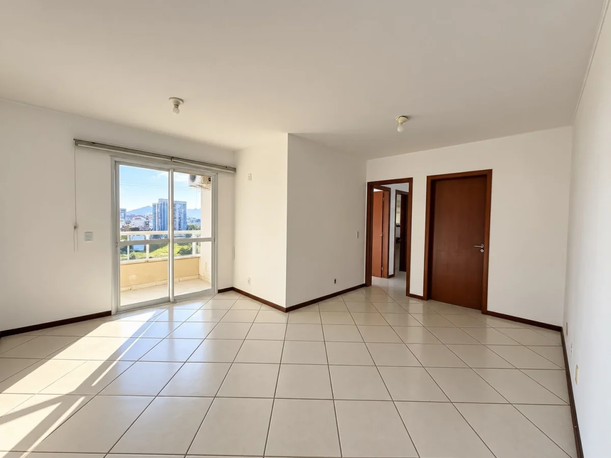 Sala de estar com sacada e vista externa — Edifício Residencial Floresta, Camobi, Santa Maria/RS