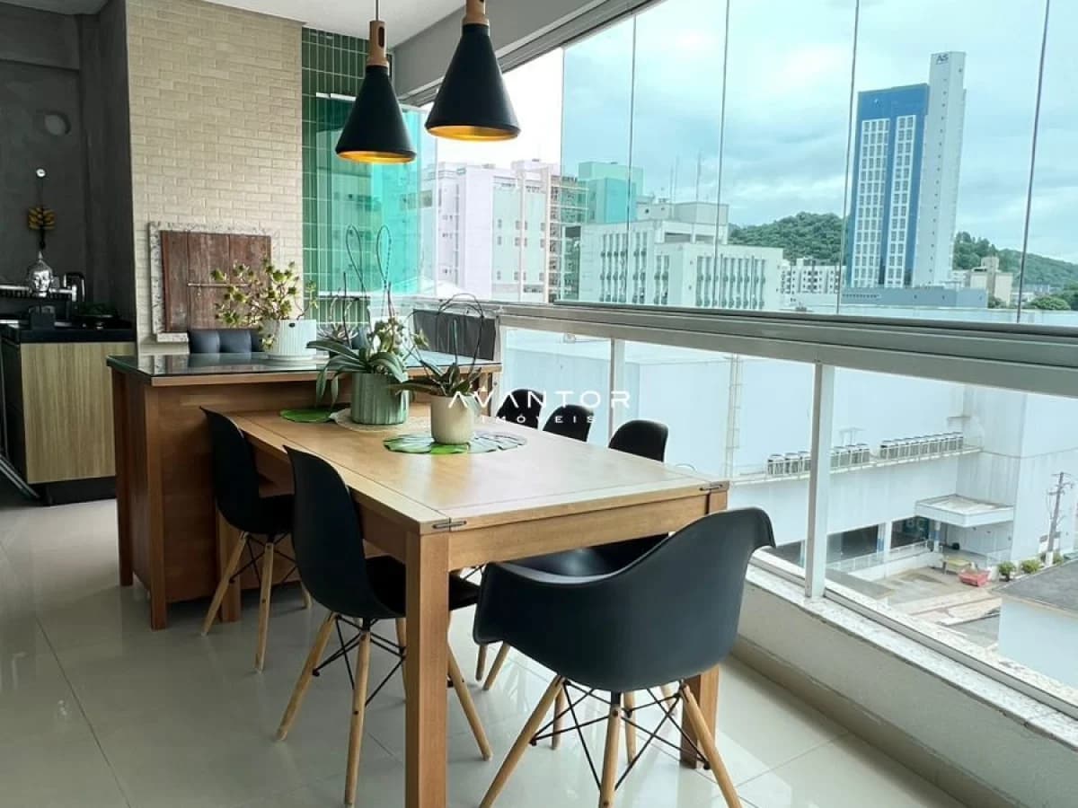 Sala de jantar integrada com vista da janela — Apartamento com 3 quartos à venda em Pioneiros, Balneário Camboriú/SC