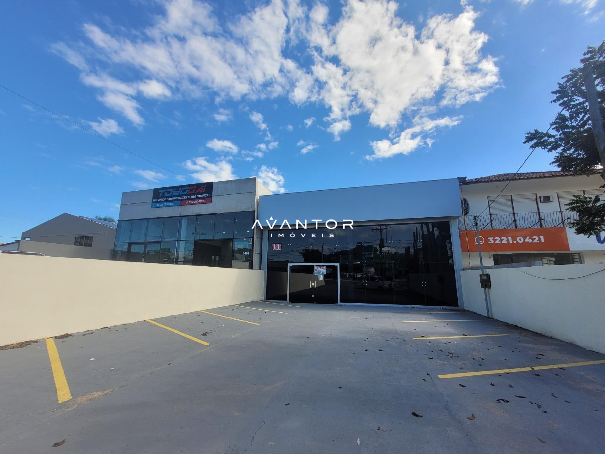 Fachada do imóvel comercial — Pavilhão com 2 salas para alugar em Nossa Senhora Medianeira, Santa Maria/RS