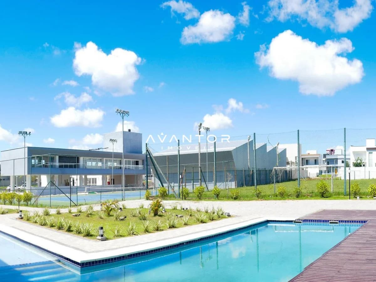 Piscina com área de lazer e quadra de esportes — Terreno à venda no Condomínio Bauhaus, em Camobi, Santa Maria/RS