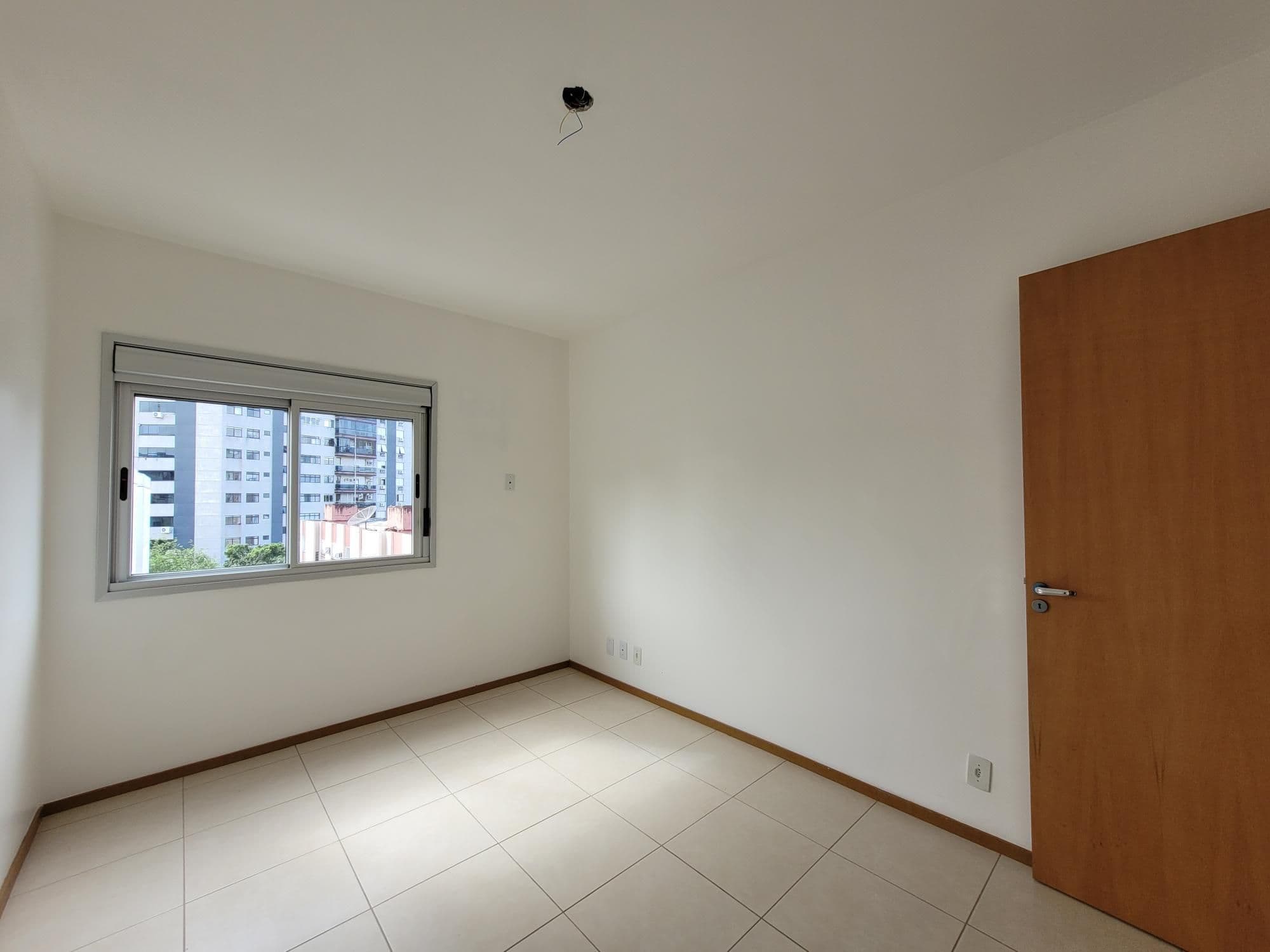 Apartamento de 3 dormitórios, Suíte, Sacada com churrasqueira, Box de Garagem, no Residenc — Apartamento com 3 quartos para alugar em Centro, Santa Maria/RS