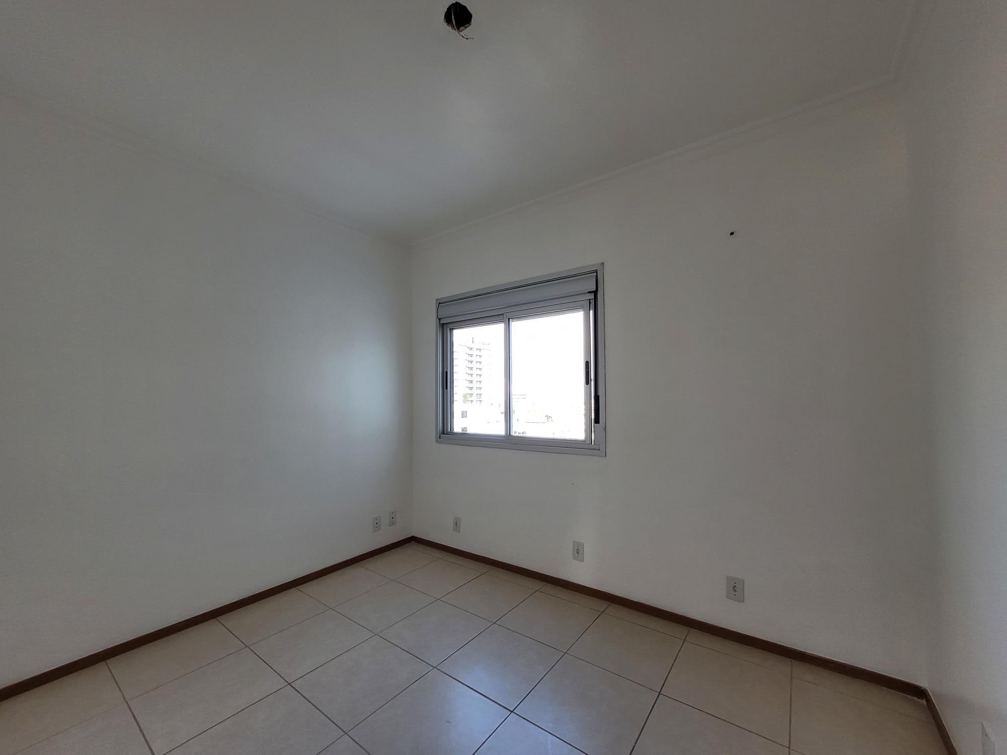 Apartamento de 3 dormitórios, Suíte, Sacada com churrasqueira, Box de Garagem, no Residenc — Apartamento com 3 quartos para alugar em Centro, Santa Maria/RS