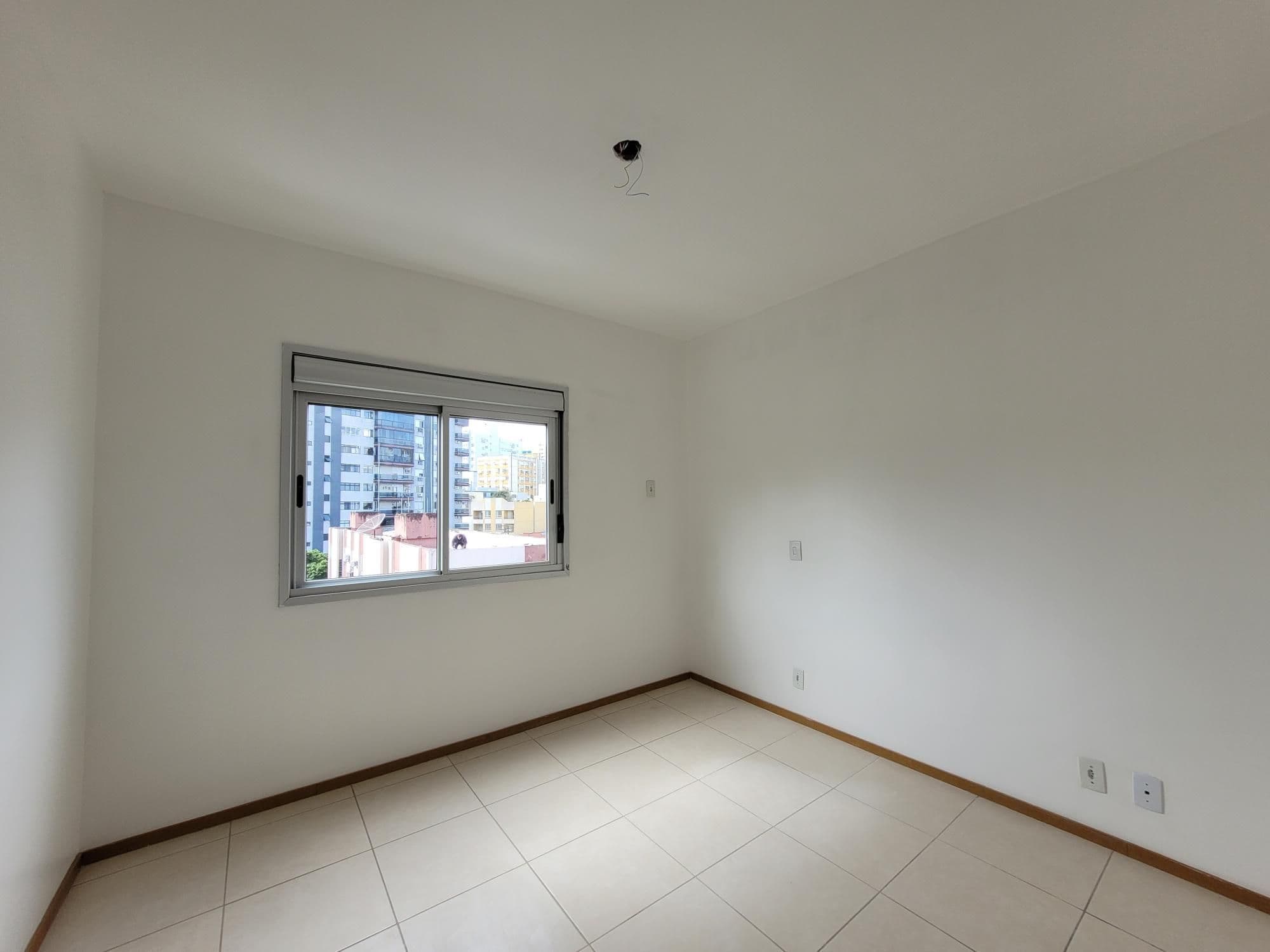 Apartamento de 3 dormitórios, Suíte, Sacada com churrasqueira, Box de Garagem, no Residenc — Apartamento com 3 quartos para alugar em Centro, Santa Maria/RS