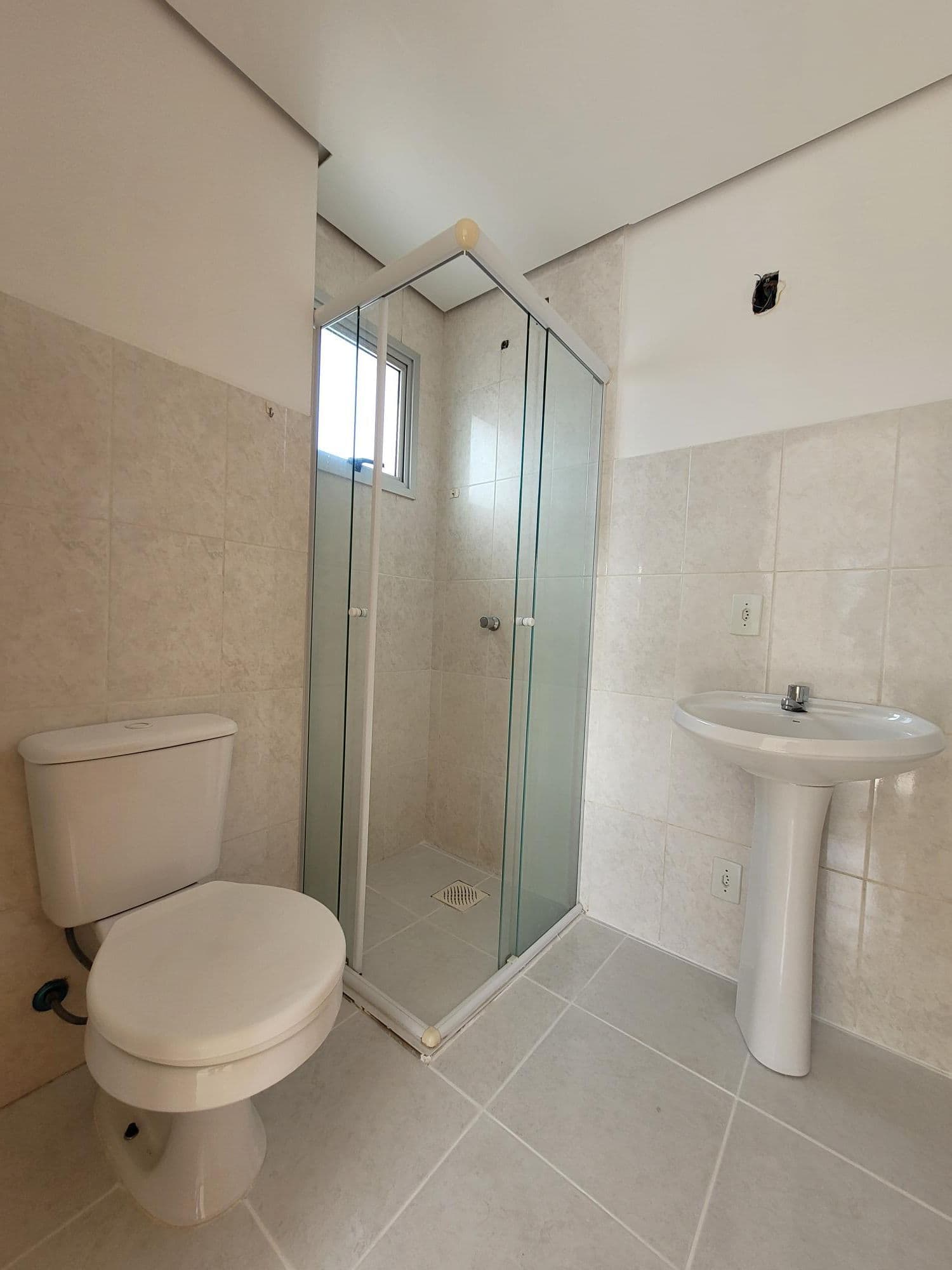 Apartamento de 3 dormitórios, Suíte, Sacada com churrasqueira, Box de Garagem, no Residenc — Apartamento com 3 quartos para alugar em Centro, Santa Maria/RS
