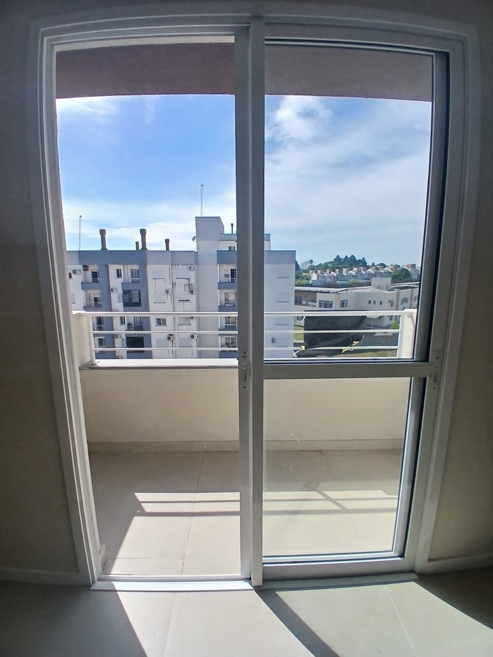 Apartamento em Camobi de 2 dormitórios, suíte, sala de estar, banheiro social, cozinha, ár — Apartamento com 2 quartos para alugar em São José, Santa Maria/RS
