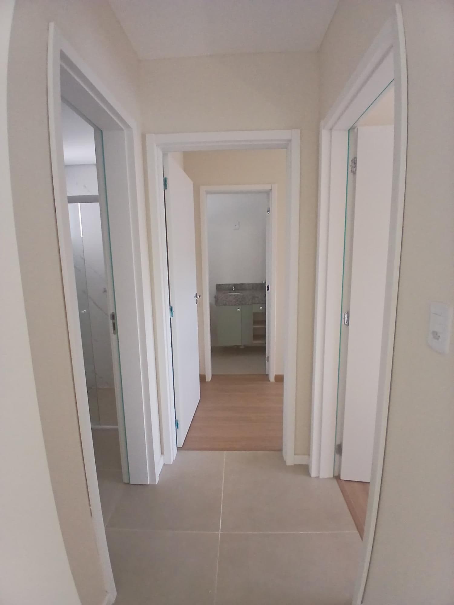 Apartamento em Camobi de 2 dormitórios, suíte, sala de estar, banheiro social, cozinha, ár — Apartamento com 2 quartos para alugar em São José, Santa Maria/RS