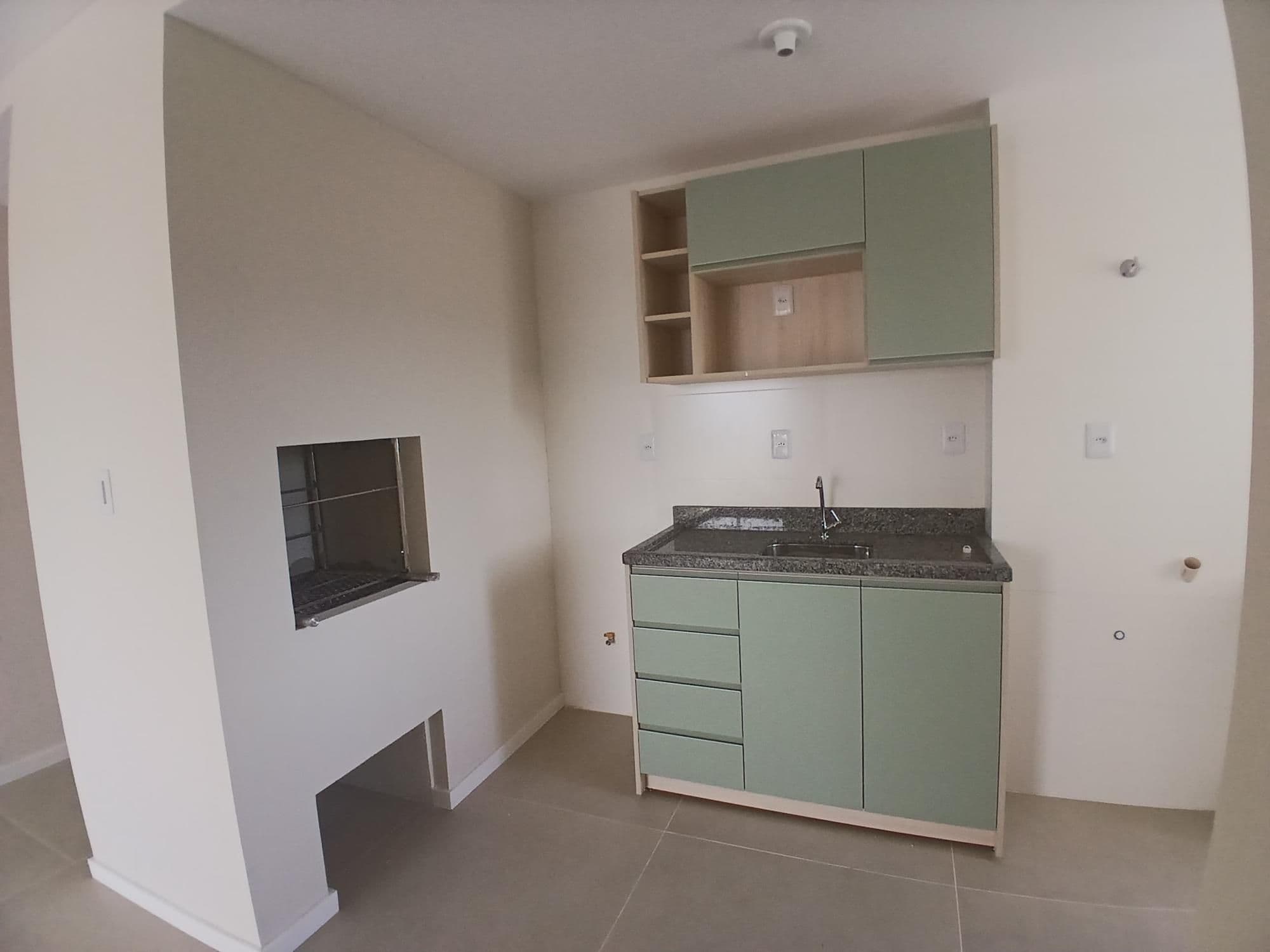 Apartamento em Camobi de 2 dormitórios, suíte, sala de estar, banheiro social, cozinha, ár — Apartamento com 2 quartos para alugar em São José, Santa Maria/RS