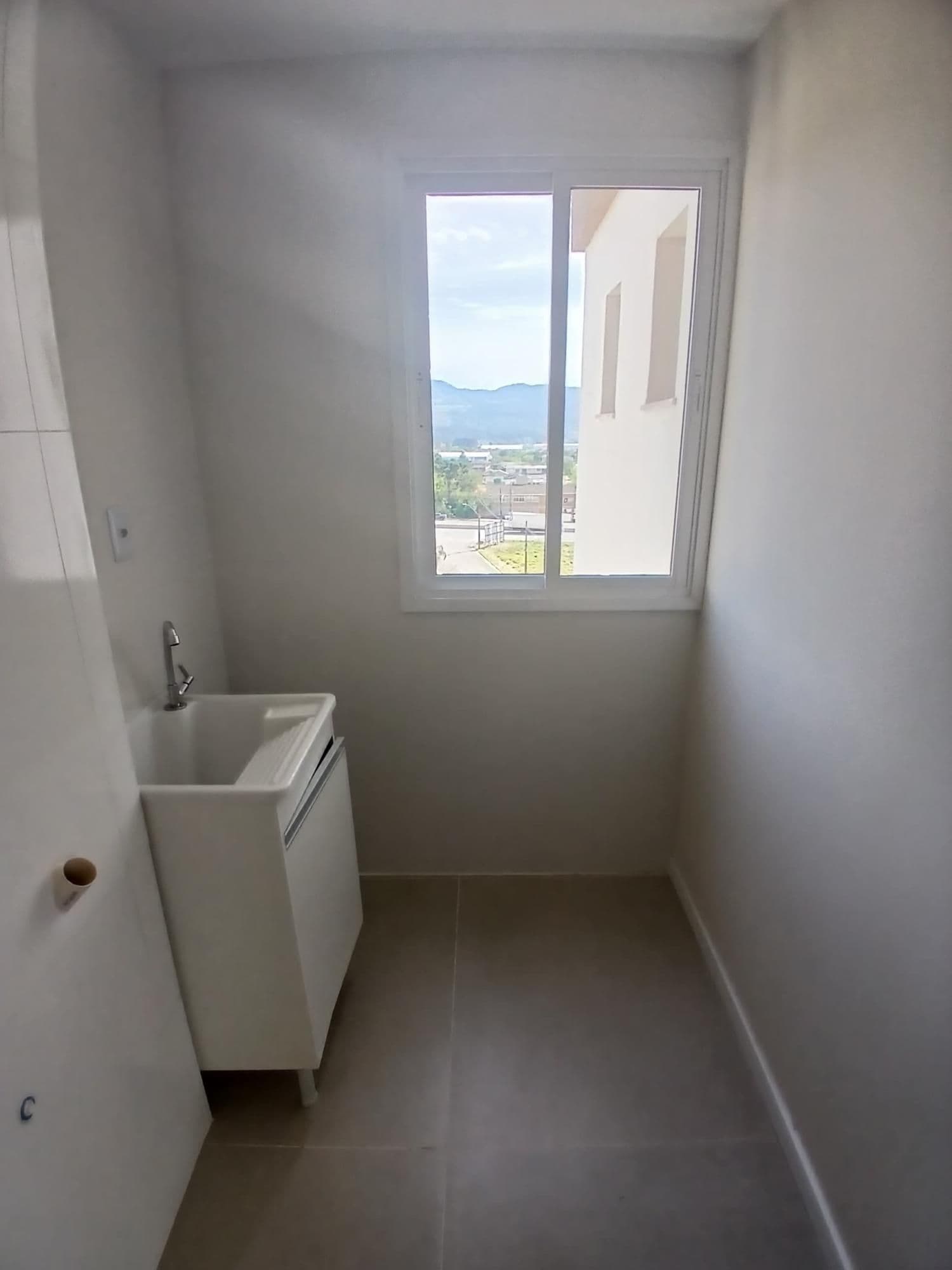 Apartamento em Camobi de 2 dormitórios, suíte, sala de estar, banheiro social, cozinha, ár — Apartamento com 2 quartos para alugar em São José, Santa Maria/RS