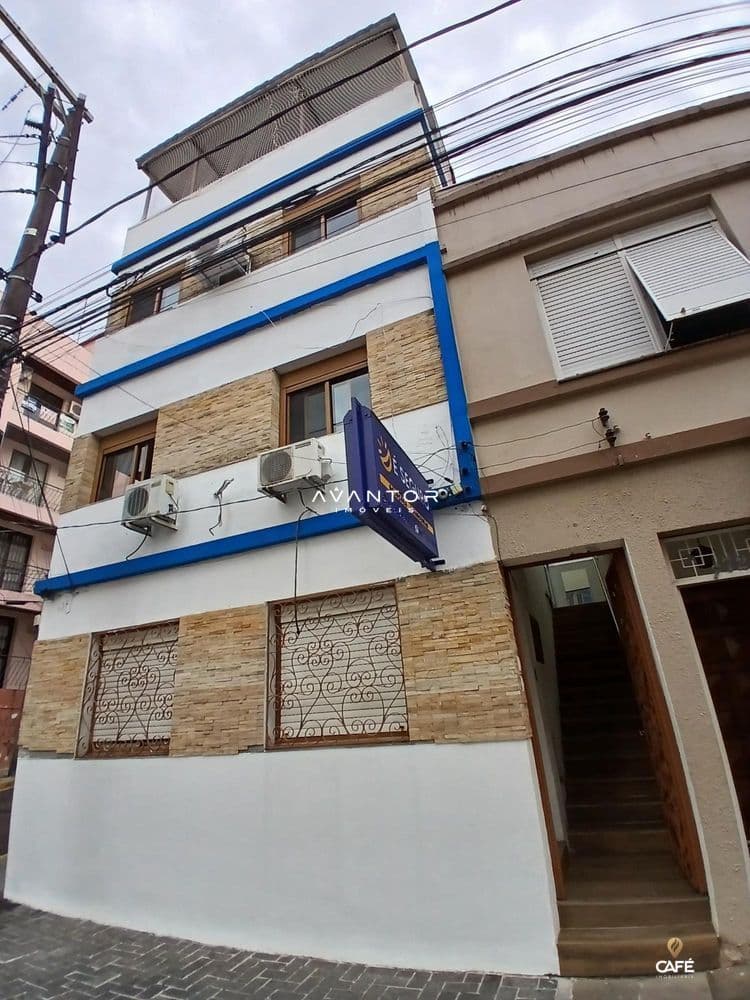 Fachada do prédio com garagem — Sala Comercial com 1 sala para alugar em Nossa Senhora de Fátima, Santa Maria/RS