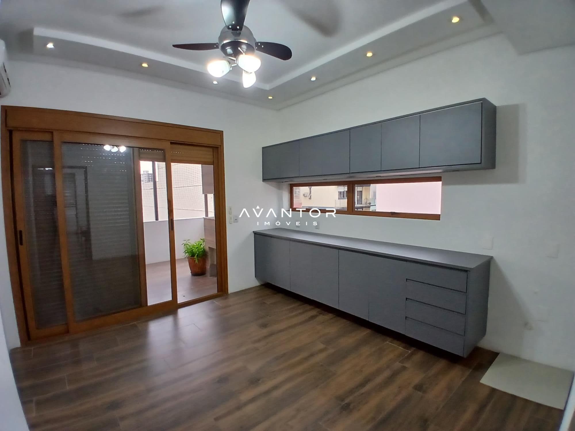 Sala Comercial com 1 sala para alugar em Nossa Senhora de Fátima, Santa Maria/RS — foto 2 de 3