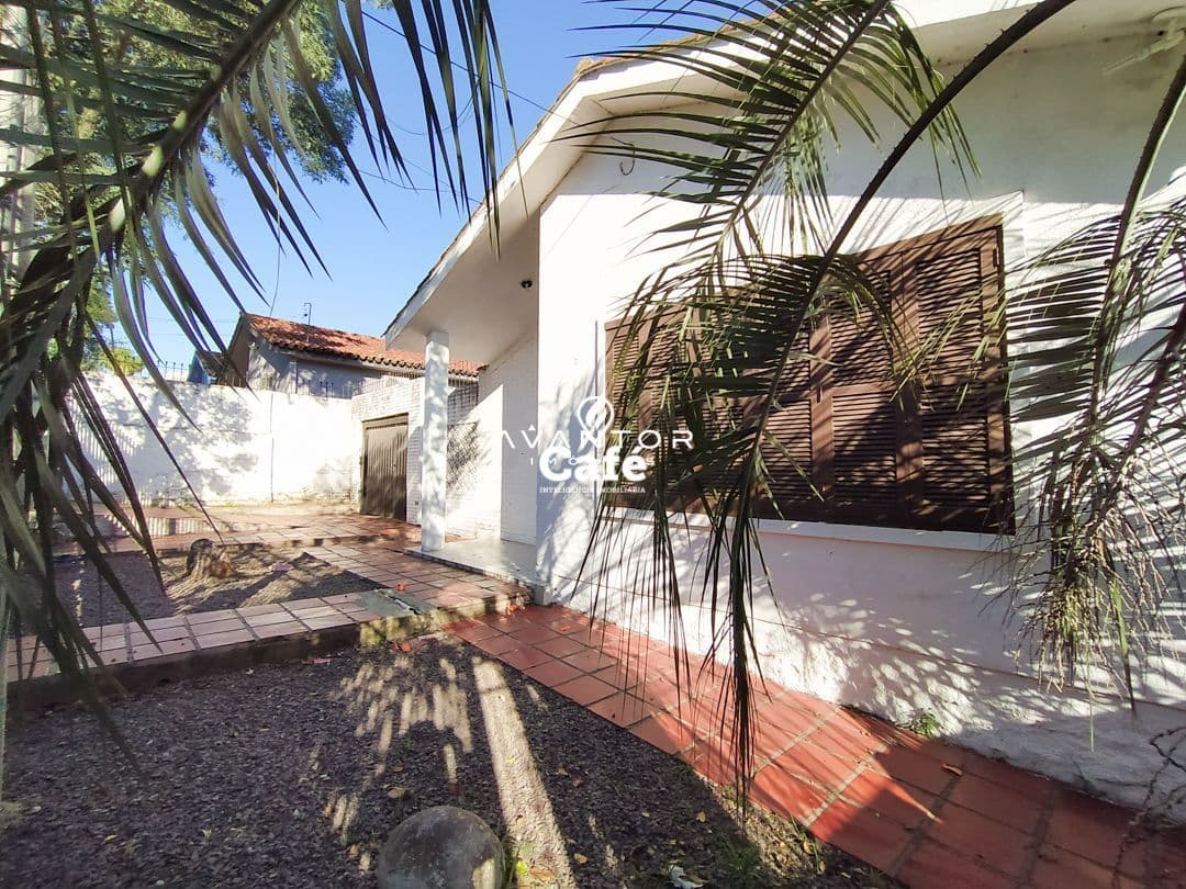 Casa de 3 dormitórios e com pátio — Casa com 3 quartos à venda em Patronato, Santa Maria/RS