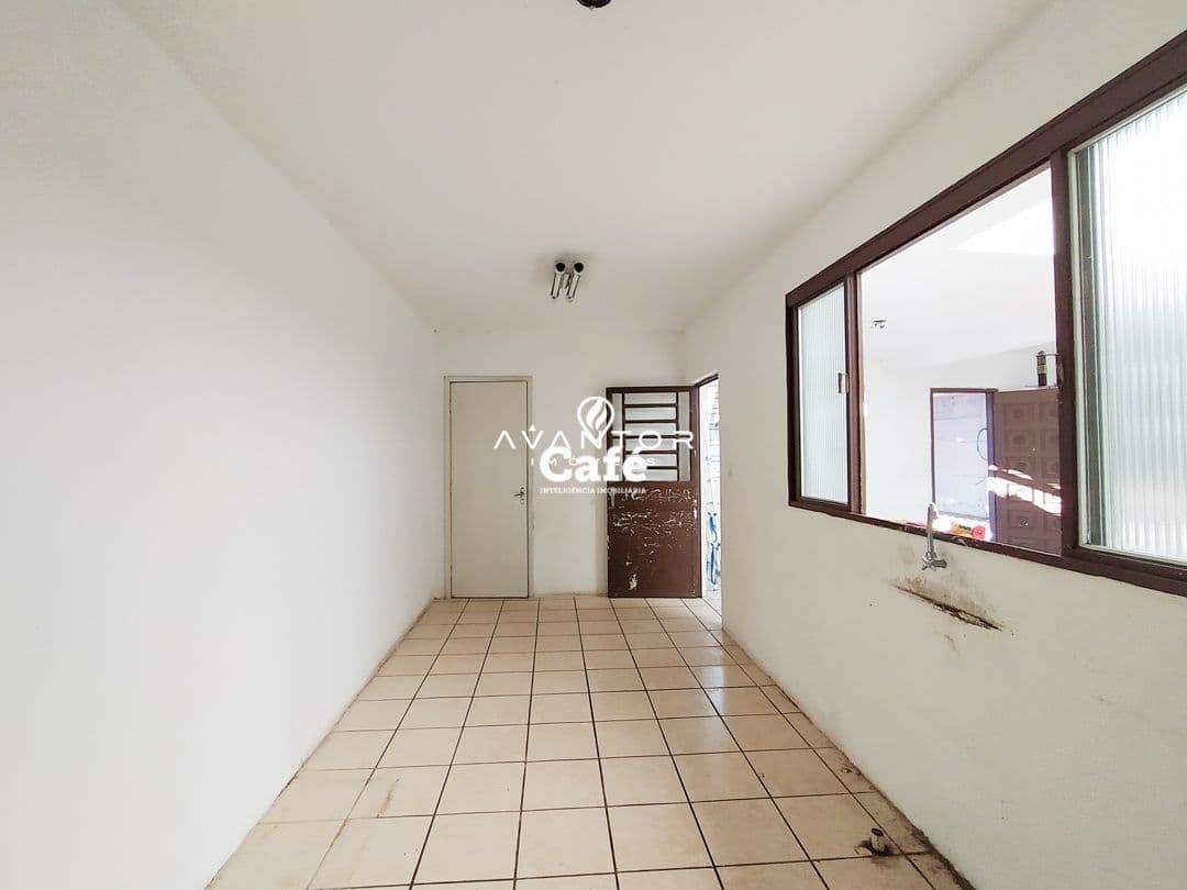 Casa de 3 dormitórios e com pátio — Casa com 3 quartos à venda em Patronato, Santa Maria/RS