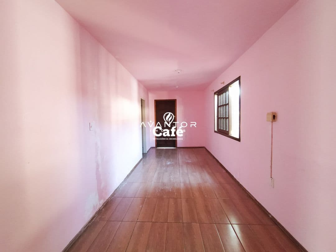 Casa de 3 dormitórios e com pátio — Casa com 3 quartos à venda em Patronato, Santa Maria/RS