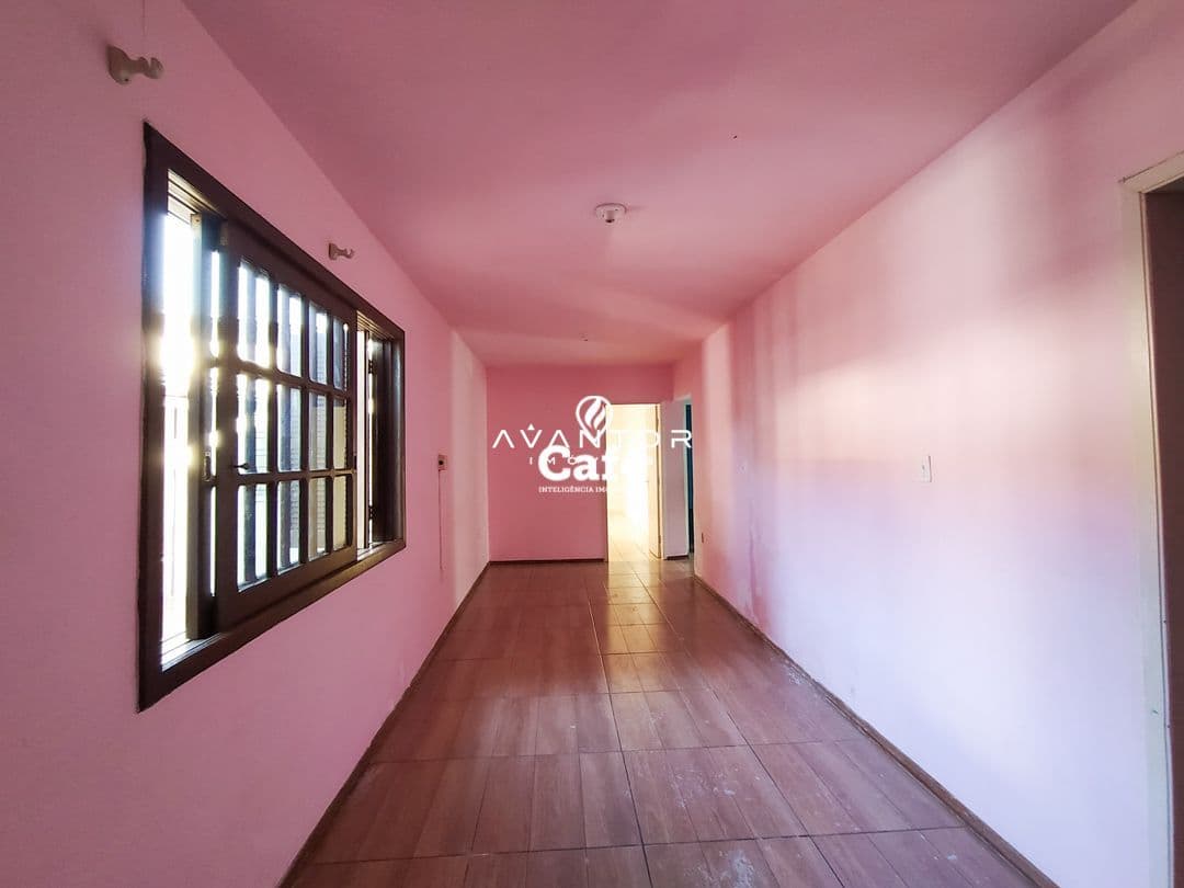Casa de 3 dormitórios e com pátio — Casa com 3 quartos à venda em Patronato, Santa Maria/RS