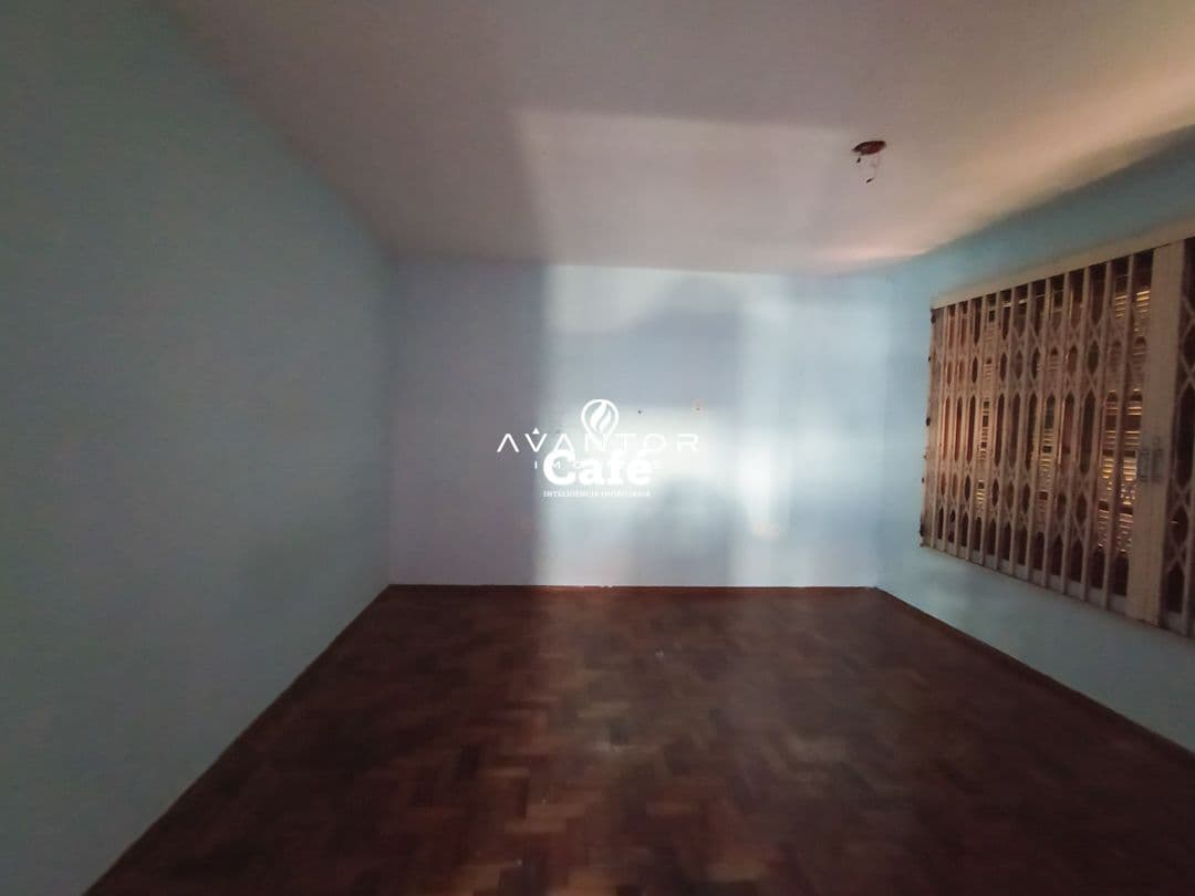 Casa de 3 dormitórios e com pátio — Casa com 3 quartos à venda em Patronato, Santa Maria/RS