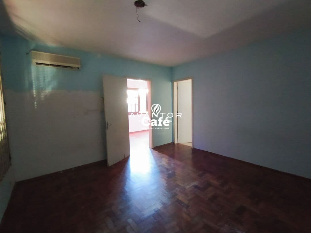 Casa de 3 dormitórios e com pátio — Casa com 3 quartos à venda em Patronato, Santa Maria/RS
