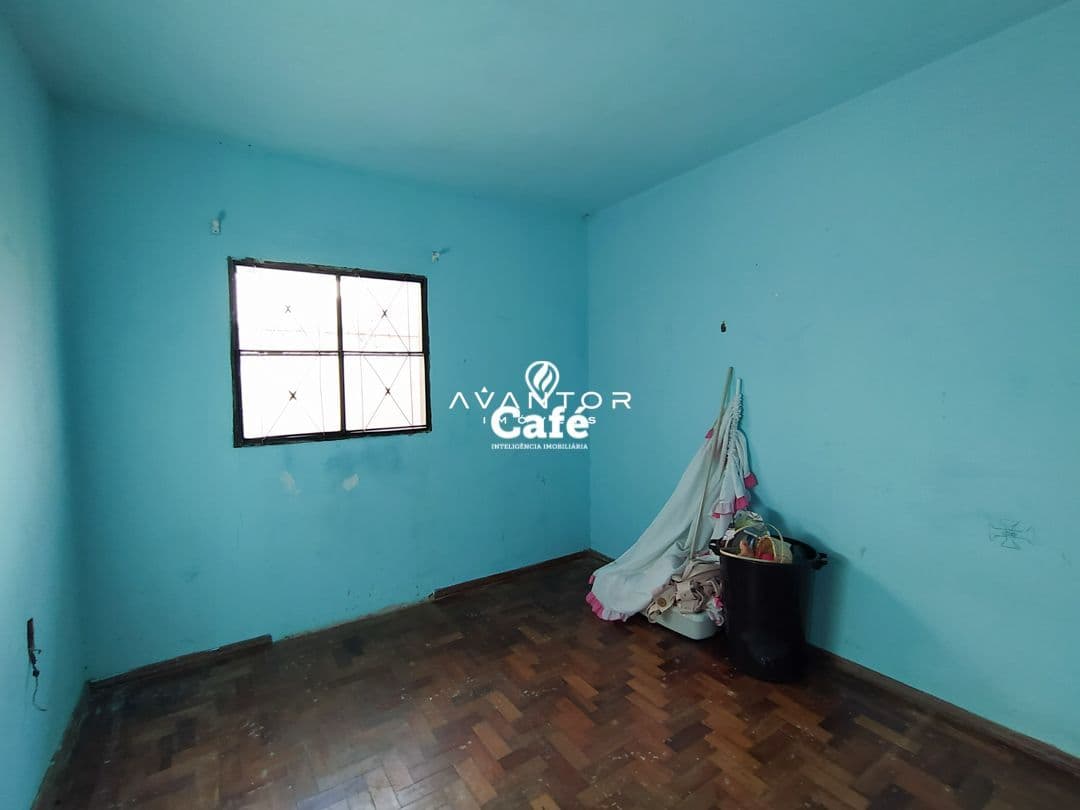 Casa de 3 dormitórios e com pátio — Casa com 3 quartos à venda em Patronato, Santa Maria/RS