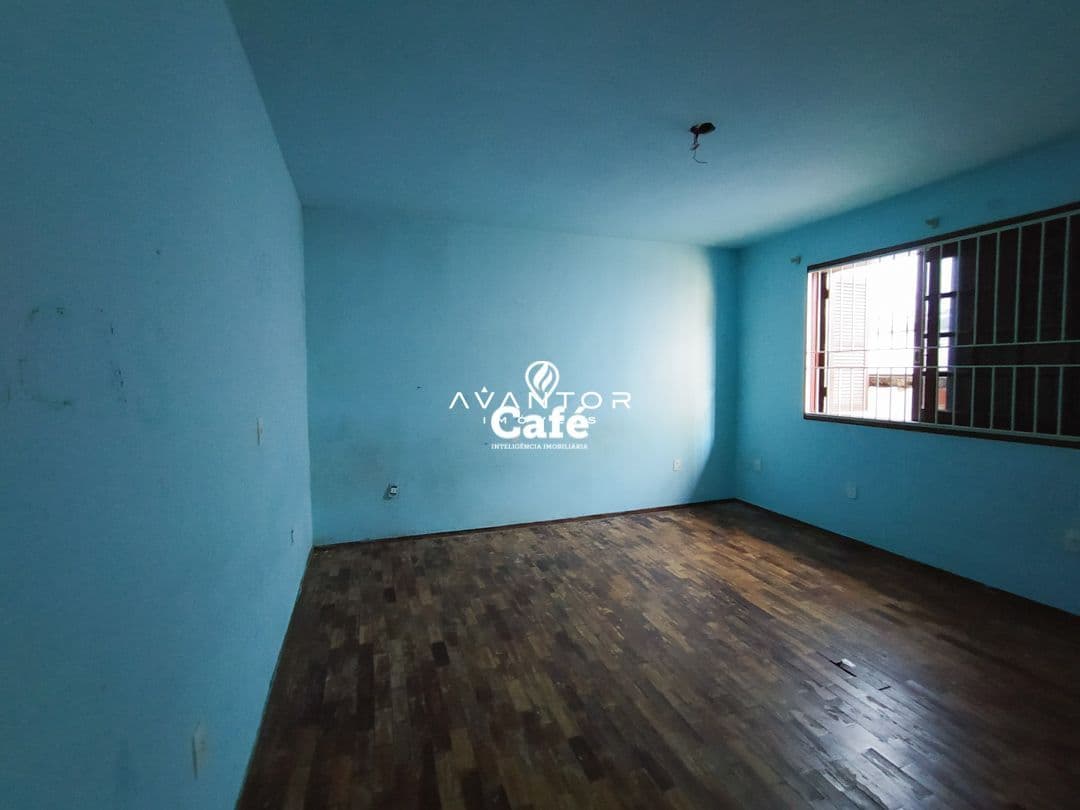 Casa de 3 dormitórios e com pátio — Casa com 3 quartos à venda em Patronato, Santa Maria/RS
