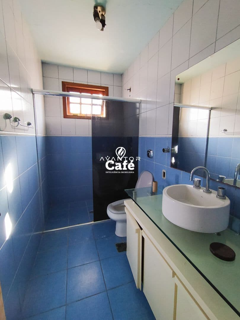 Casa de 3 dormitórios e com pátio — Casa com 3 quartos à venda em Patronato, Santa Maria/RS