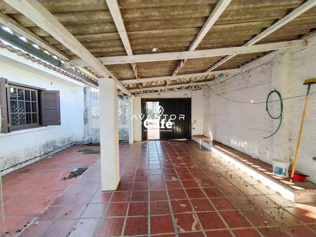 Casa de 3 dormitórios e com pátio — Casa com 3 quartos à venda em Patronato, Santa Maria/RS