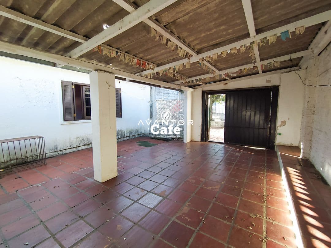 Casa de 3 dormitórios e com pátio — Casa com 3 quartos à venda em Patronato, Santa Maria/RS