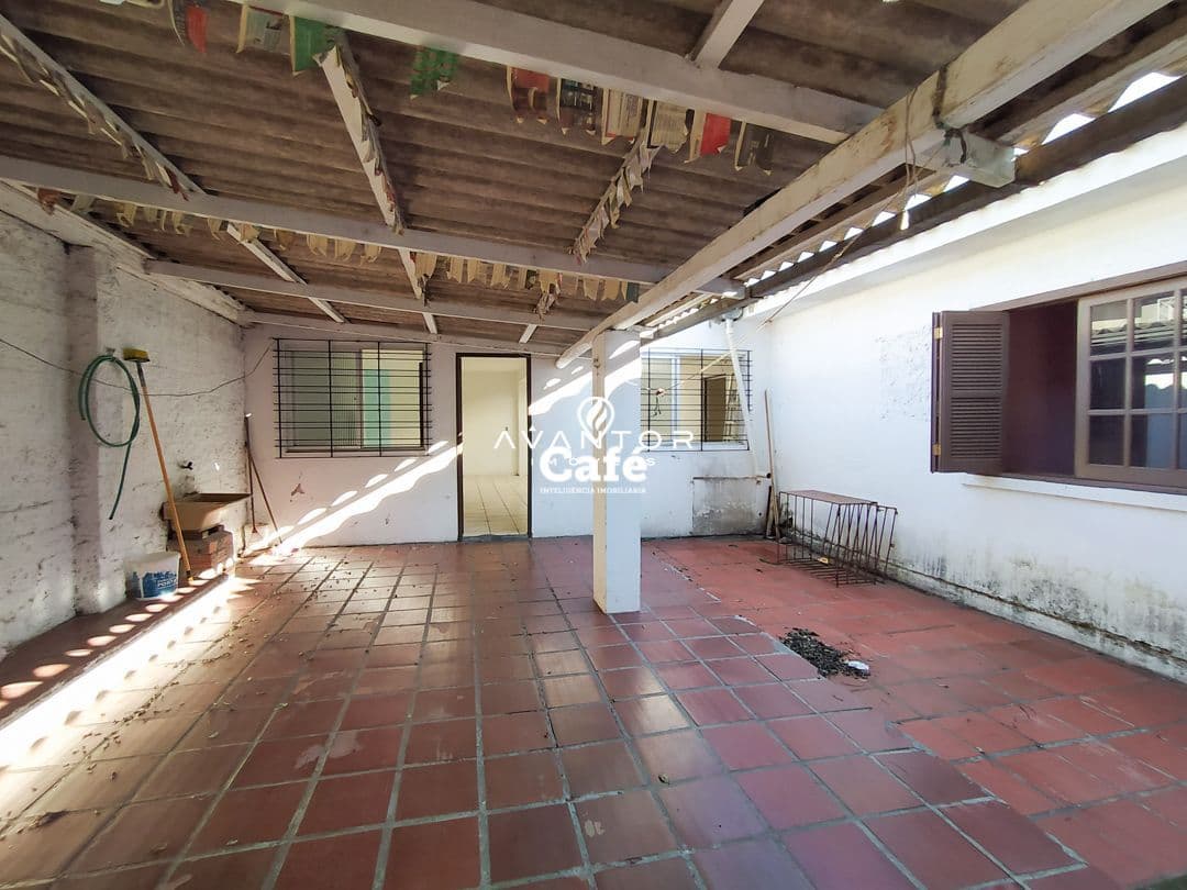 Casa de 3 dormitórios e com pátio — Casa com 3 quartos à venda em Patronato, Santa Maria/RS