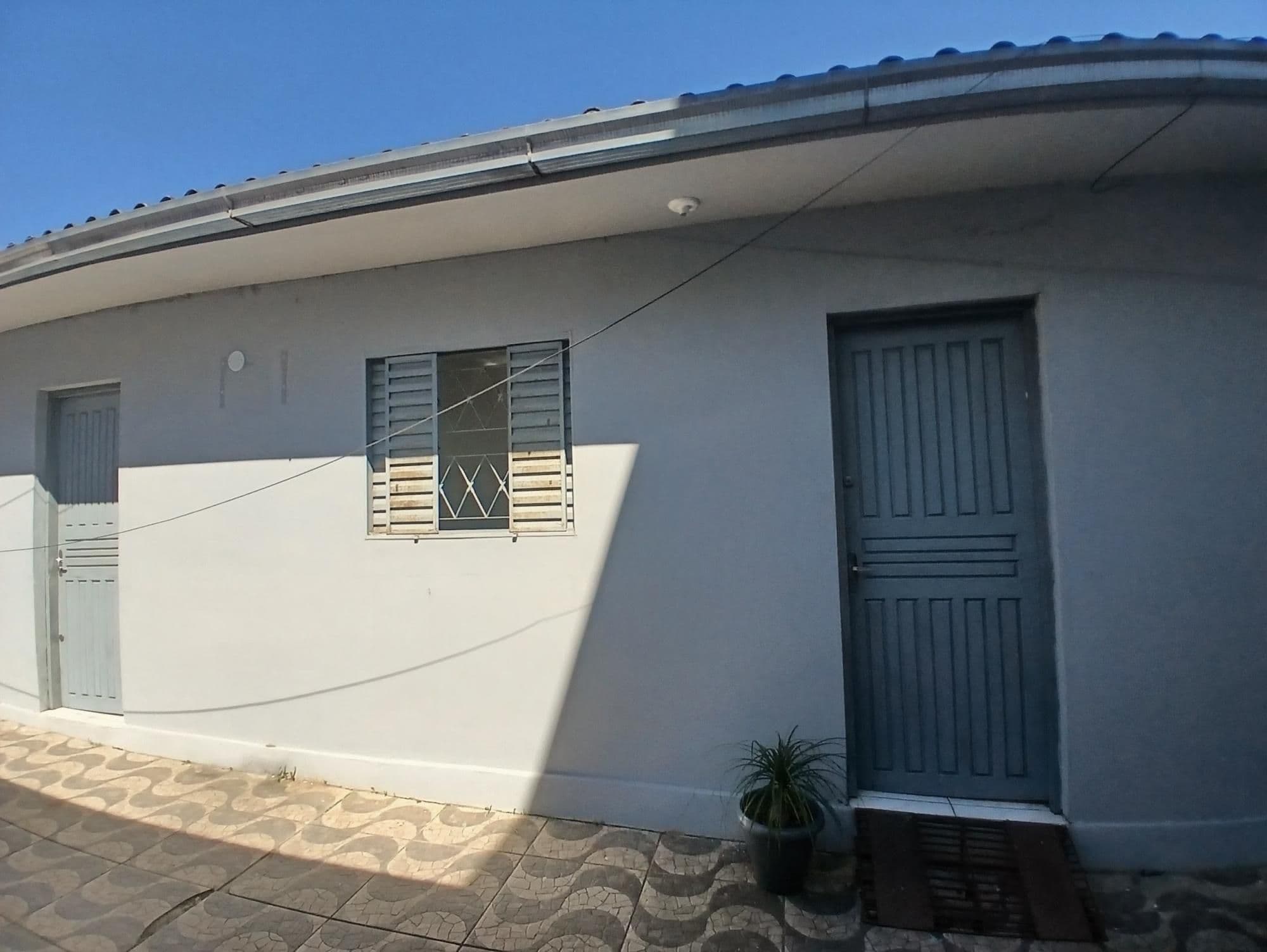Casa de 1 dormitório, sala e cozinha conjugadas e área de serviço para locação — Casa com 1 quarto para alugar em Nossa Senhora de Lourdes, Santa Maria/RS