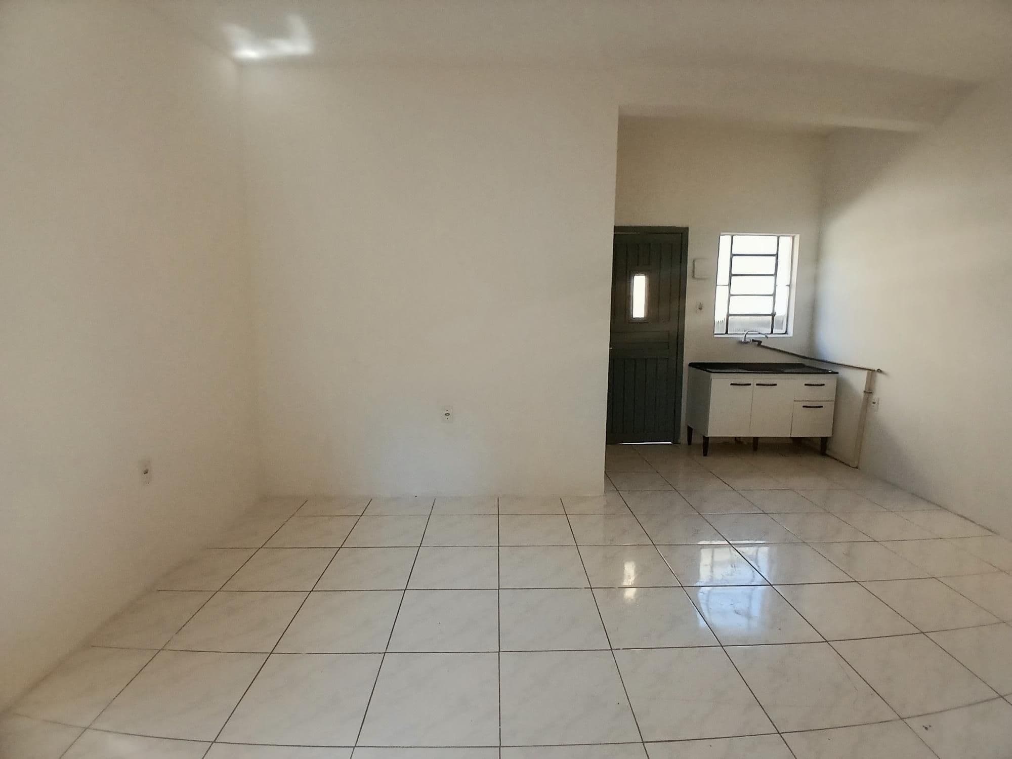 Casa de 1 dormitório, sala e cozinha conjugadas e área de serviço para locação — Casa com 1 quarto para alugar em Nossa Senhora de Lourdes, Santa Maria/RS