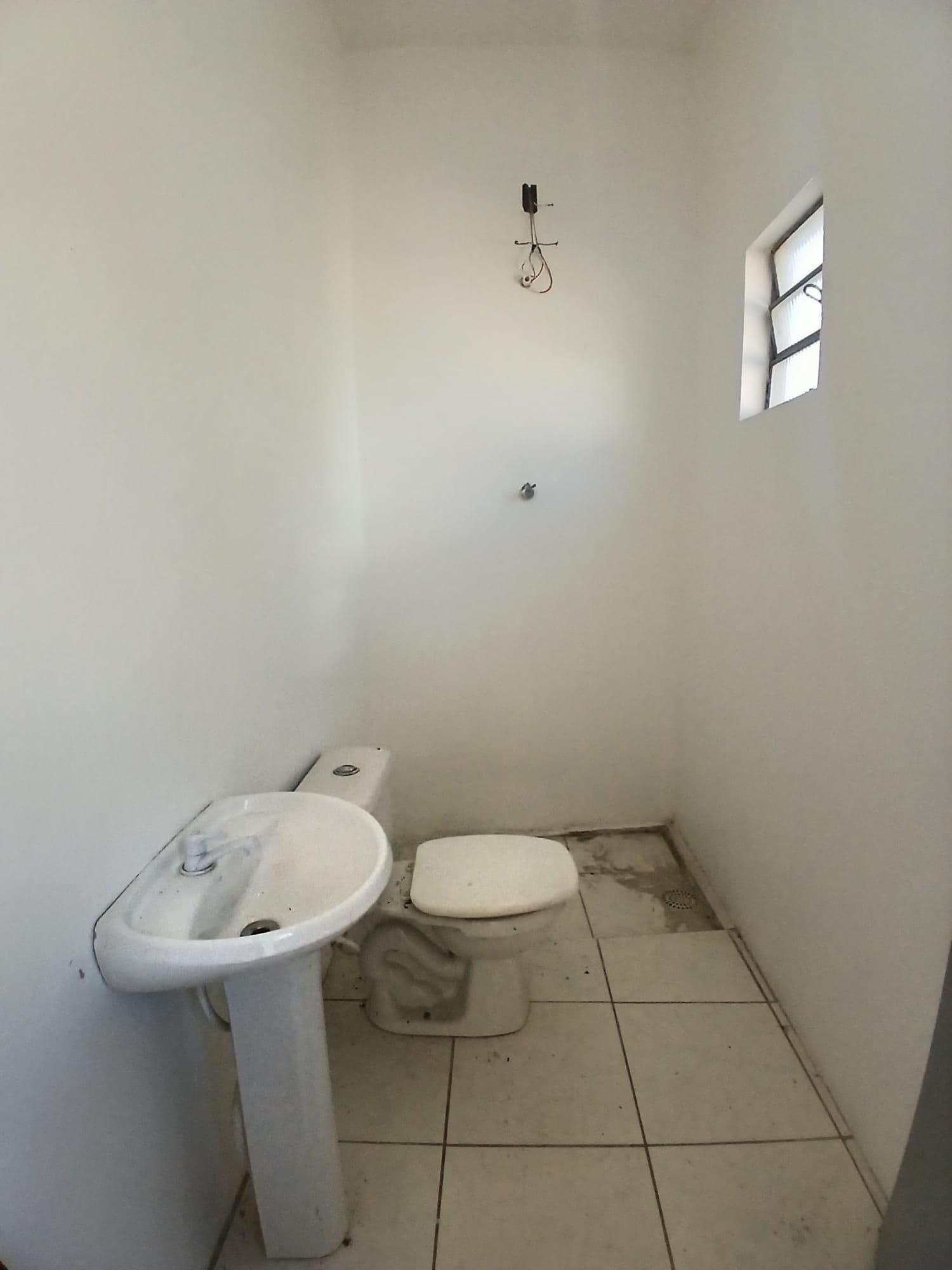 Casa de 1 dormitório, sala e cozinha conjugadas e área de serviço para locação — Casa com 1 quarto para alugar em Nossa Senhora de Lourdes, Santa Maria/RS