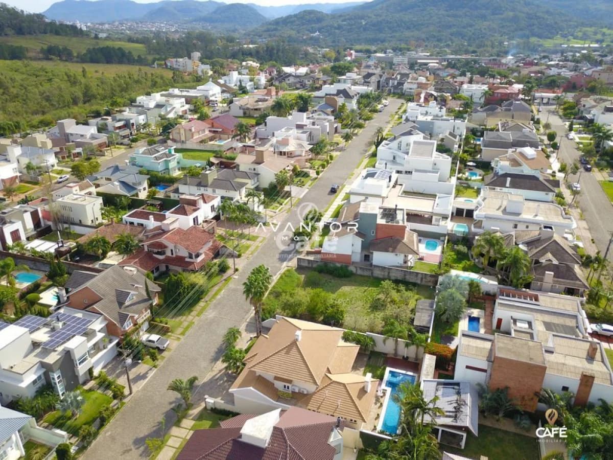 Vista aérea do loteamento e arredores — Terreno à venda no Condomínio Sociedade de Medicina, em Camobi, Santa Maria/RS