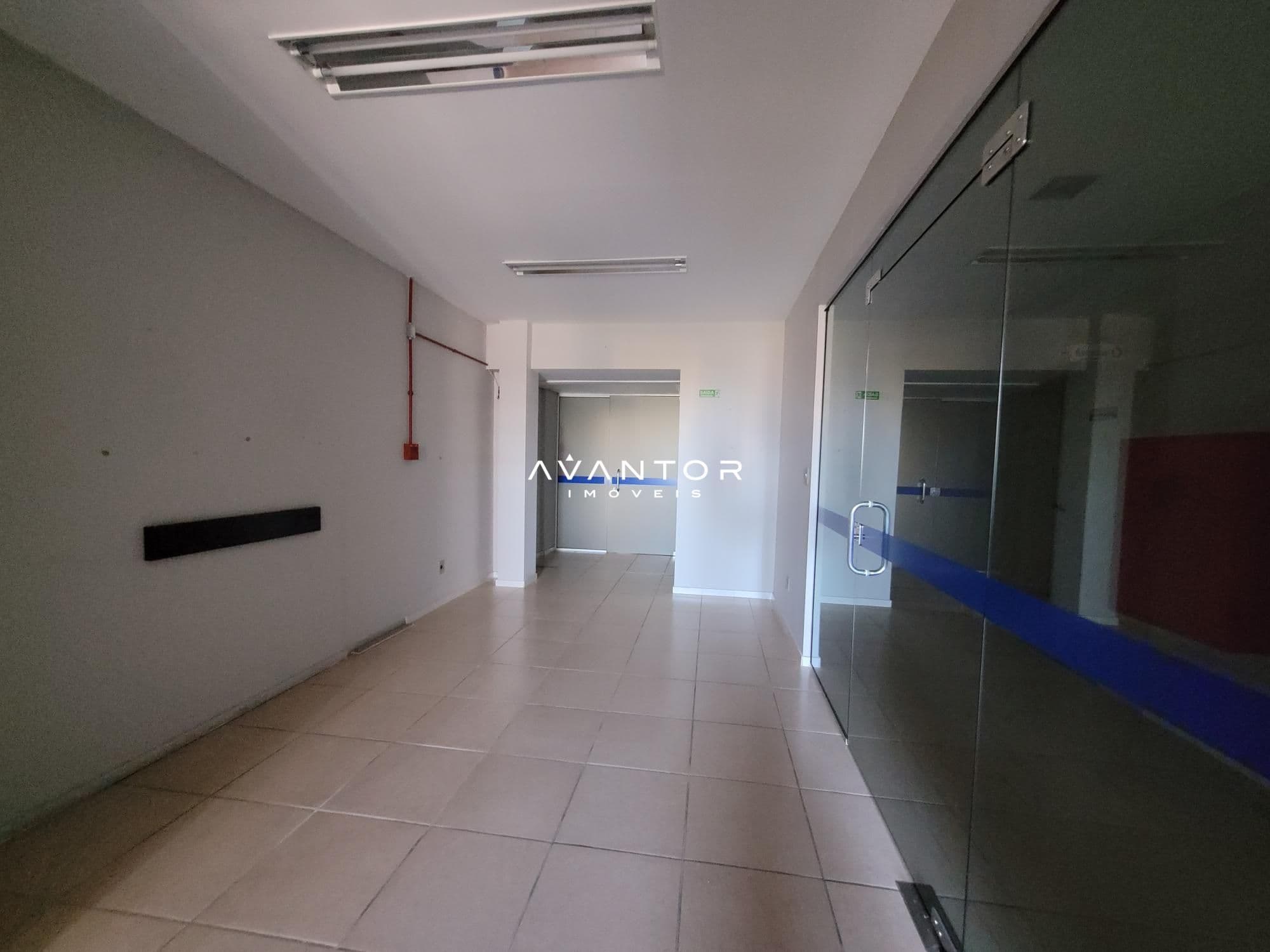 Sala Comercial com 10 salas para alugar em Nossa Senhora Medianeira, Santa Maria/RS — foto 2 de 31