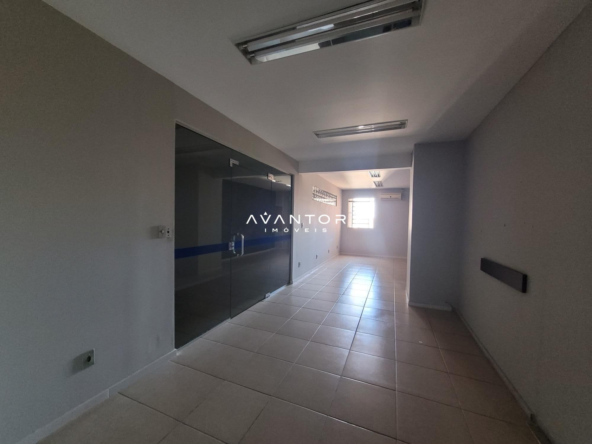 Sala Comercial com 10 salas para alugar em Nossa Senhora Medianeira, Santa Maria/RS — foto 3 de 31