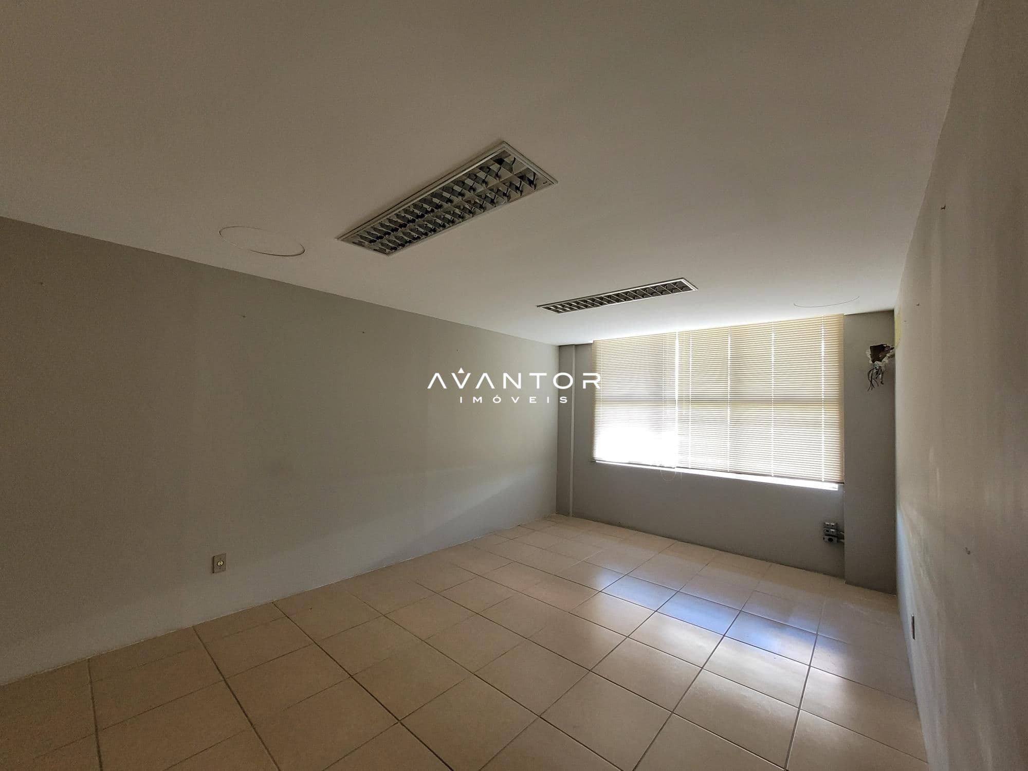 Sala Comercial com 10 salas para alugar em Nossa Senhora Medianeira, Santa Maria/RS — foto 5 de 31