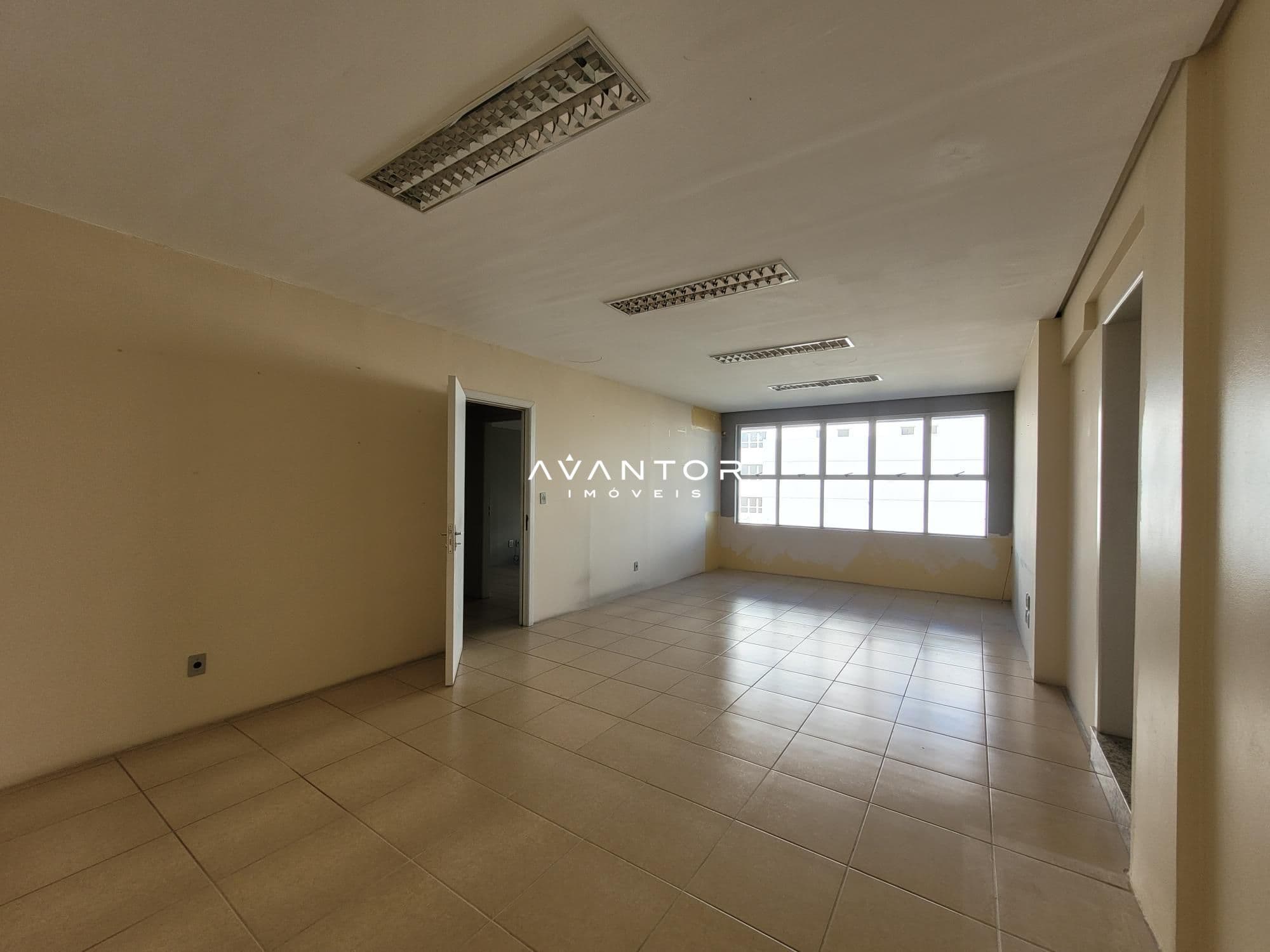Sala Comercial com 10 salas para alugar em Nossa Senhora Medianeira, Santa Maria/RS — foto 6 de 31