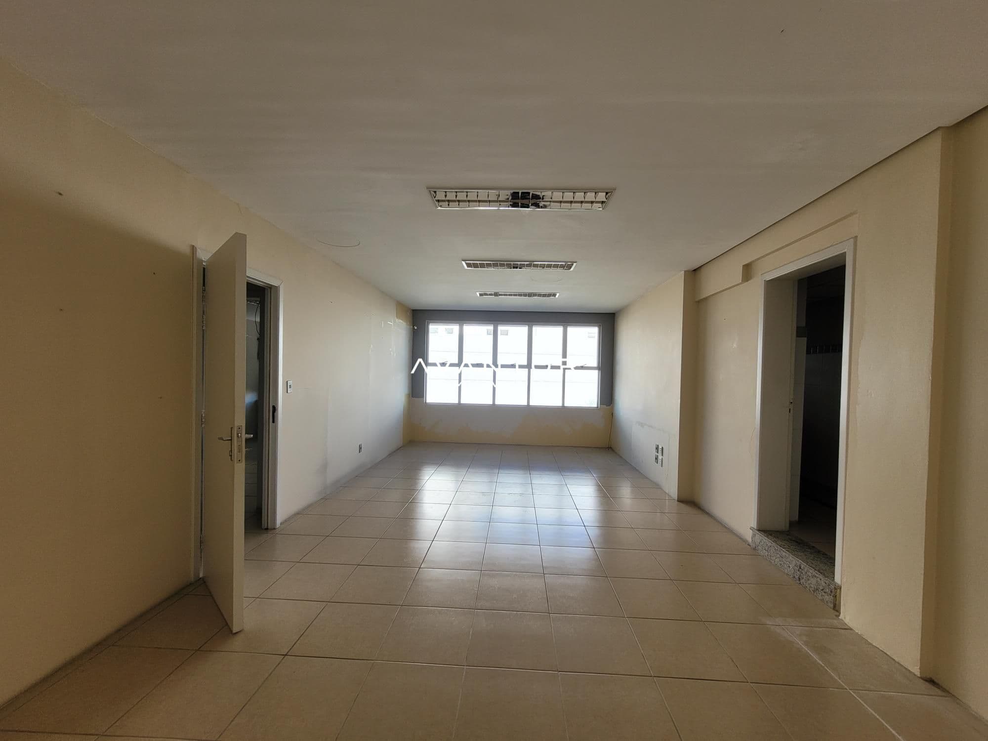 Sala Comercial com 10 salas para alugar em Nossa Senhora Medianeira, Santa Maria/RS — foto 7 de 31