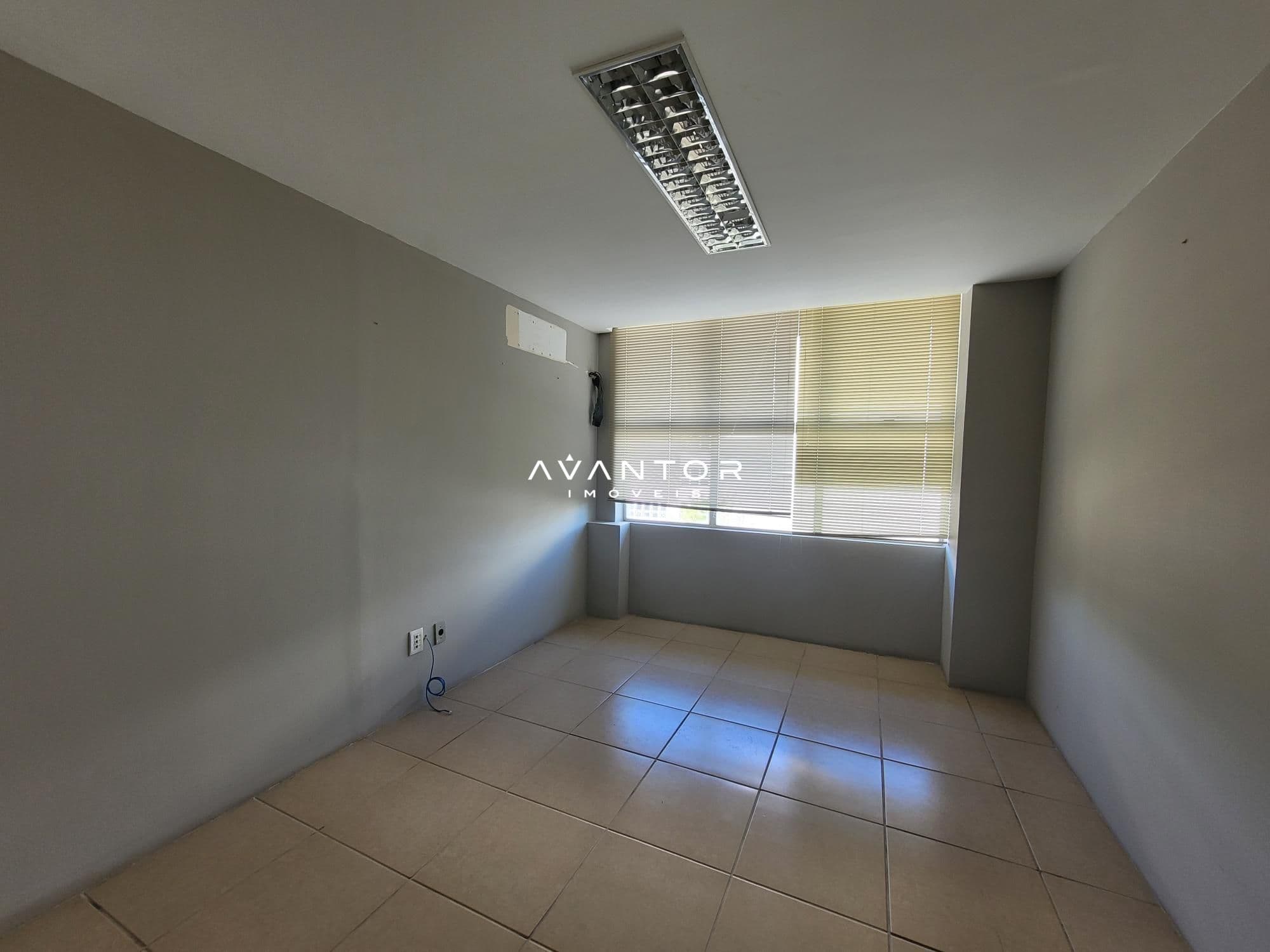 Sala Comercial com 10 salas para alugar em Nossa Senhora Medianeira, Santa Maria/RS — foto 9 de 31