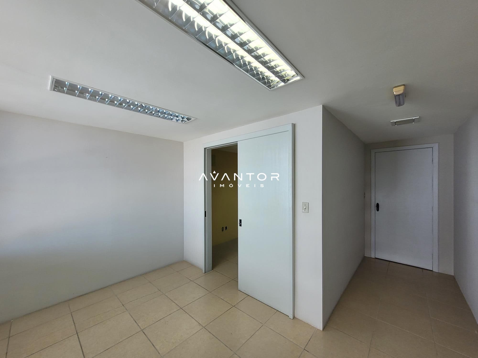 Sala Comercial com 10 salas para alugar em Nossa Senhora Medianeira, Santa Maria/RS — foto 14 de 31