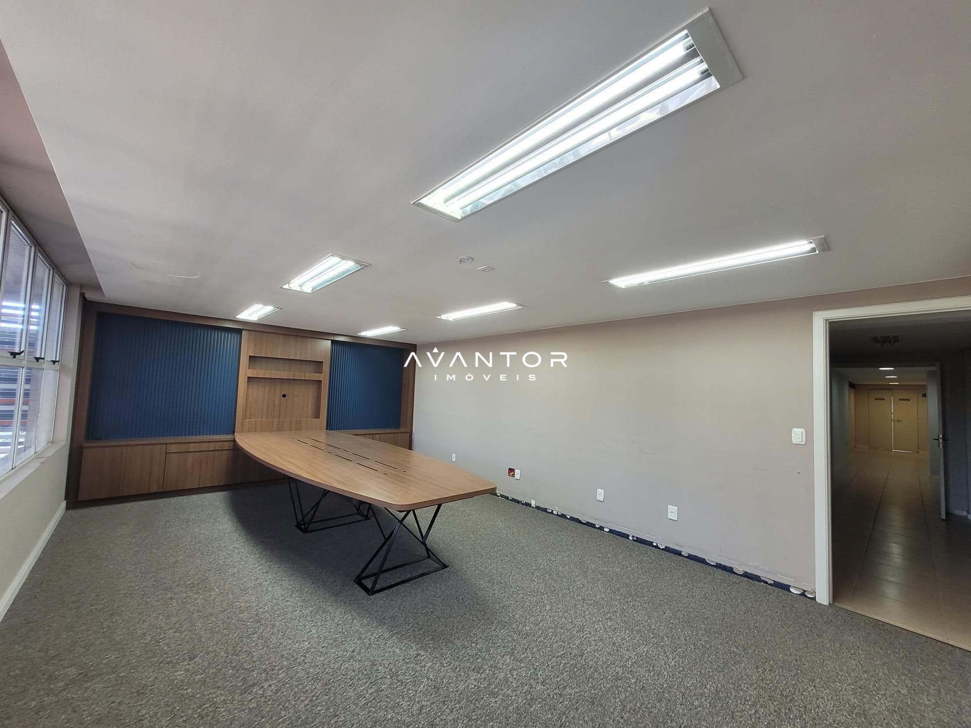 Sala Comercial com 10 salas para alugar em Nossa Senhora Medianeira, Santa Maria/RS — foto 18 de 31